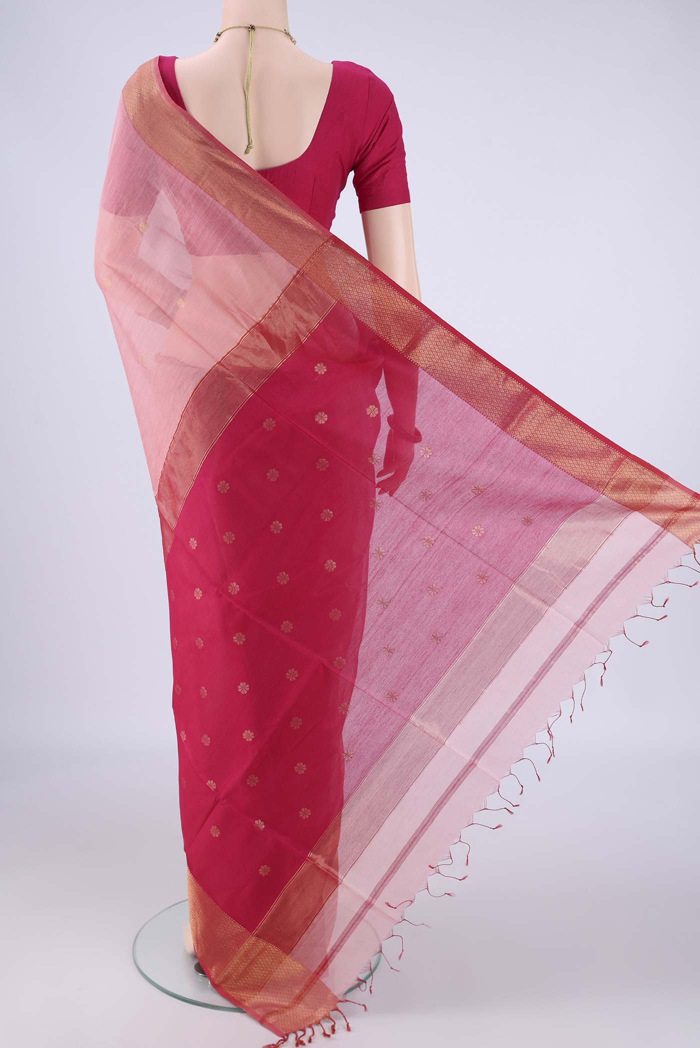 Flat view of Rose pink Maheshwari Silk Cotton Saree with Zari Butta on the body and Zari Border. 