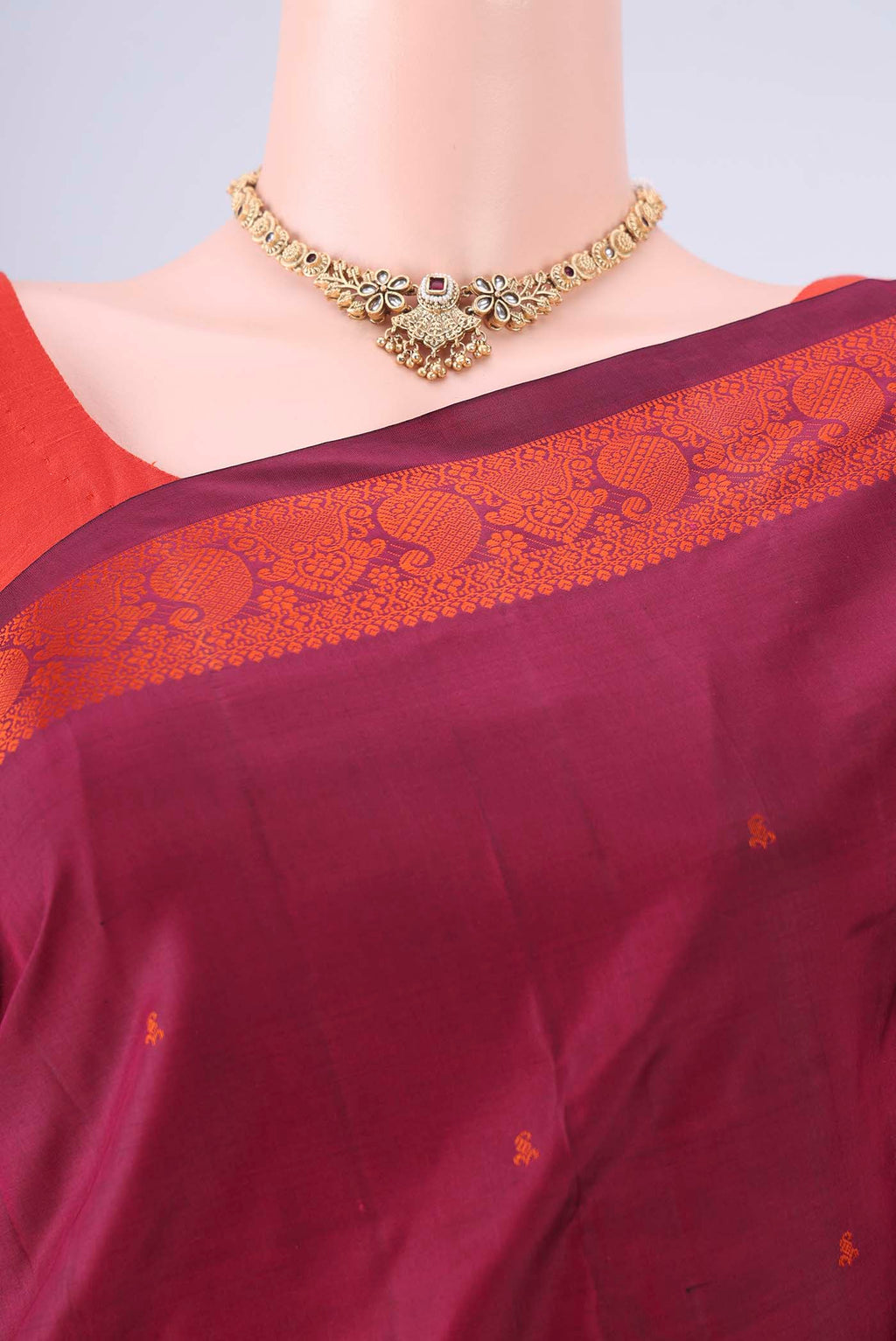 Border image of Maroon Kanchipuram Silk Saree with Thread Butta on the body and Thread Border. 