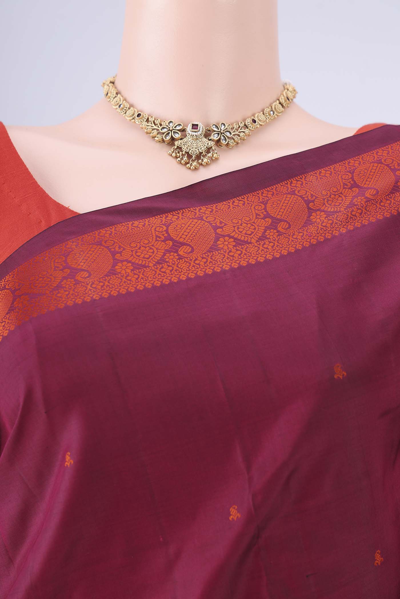Border image of Maroon Kanchipuram Silk Saree with Thread Butta on the body and Thread Border. 