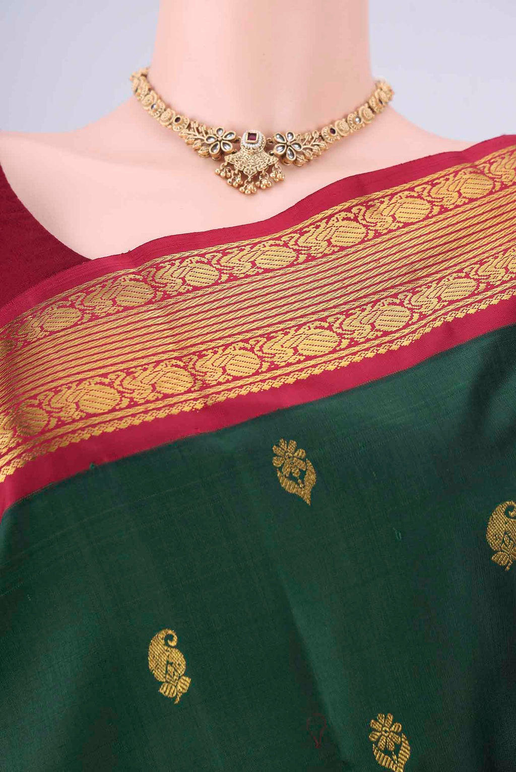 Border image of Green Kanchipuram Silk Saree with Zari Butta on the body and Zari Border. 