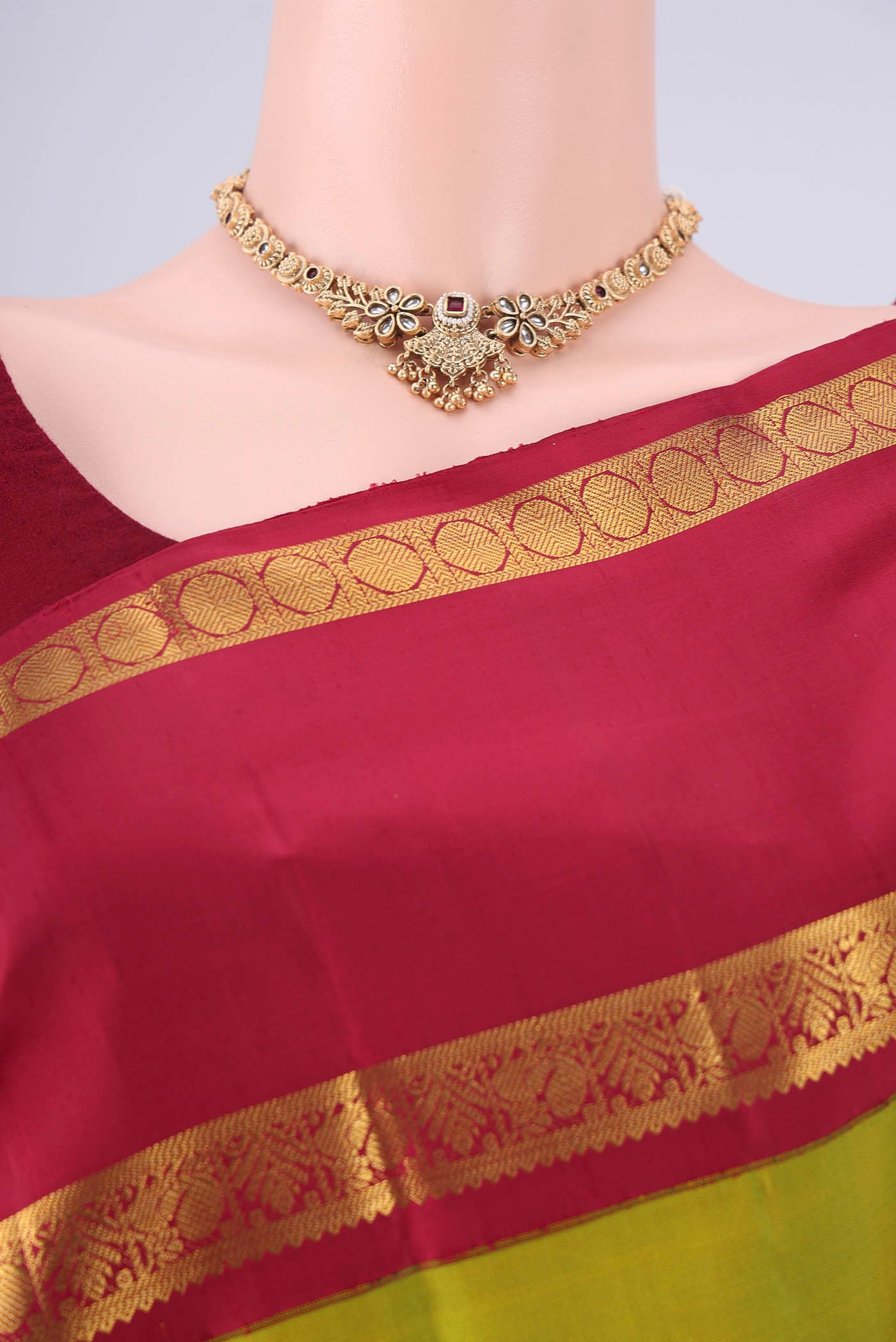 Border image of Green Kanchipuram Silk Saree with Zari Butta on the body and Zari Border. 