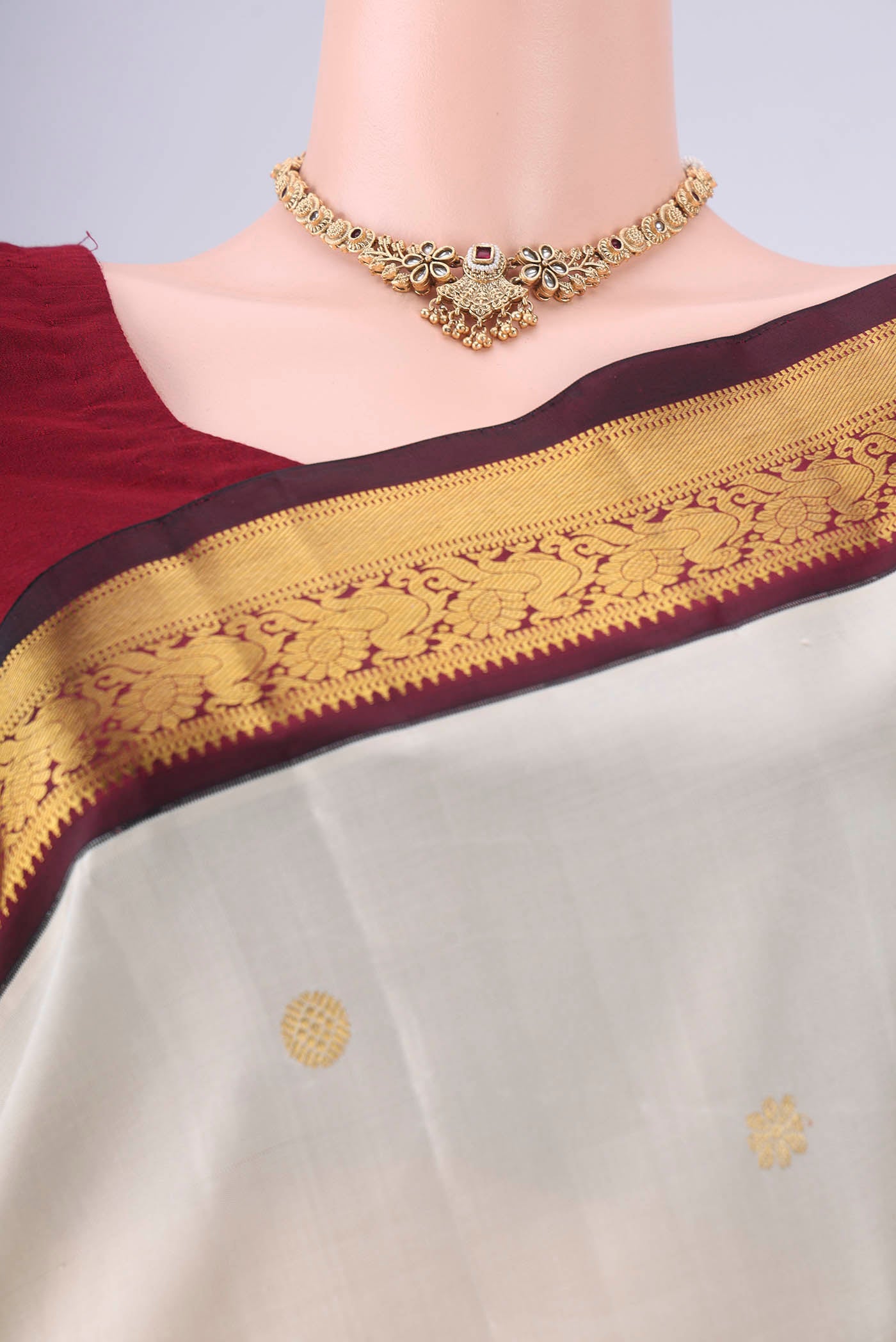 Border image of Off White Kanchipuram Silk Saree with Zari Butta on the body and Zari Border. 