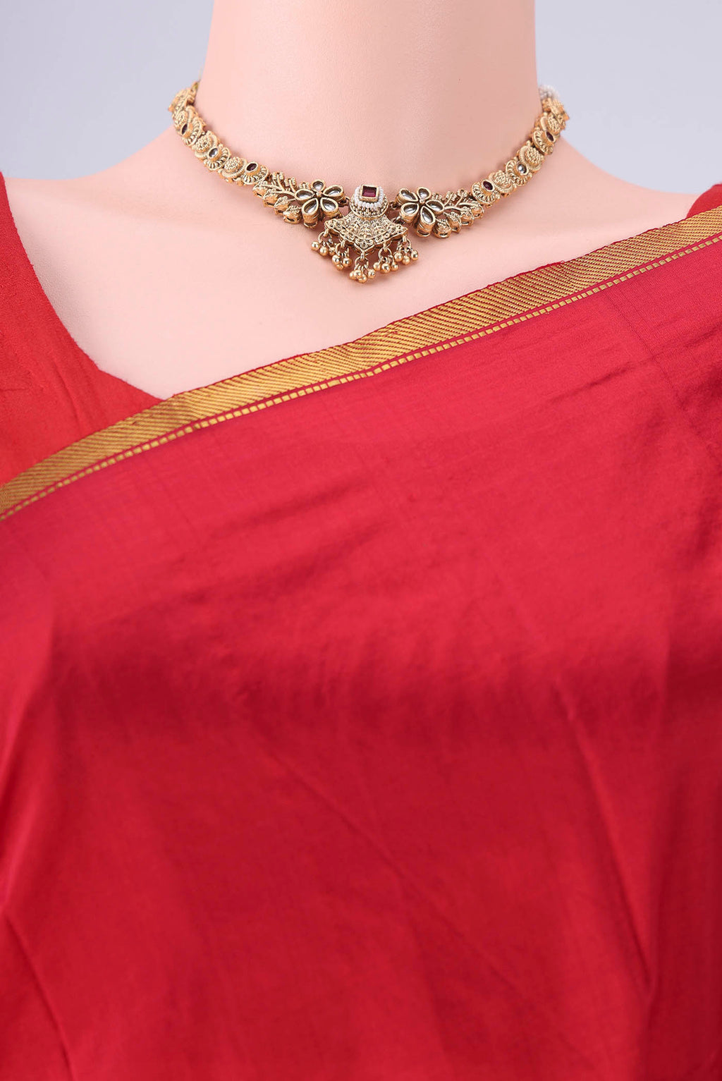 Border image of Red Kanchipuram Silk Saree with Plain Body and Thread Border. 