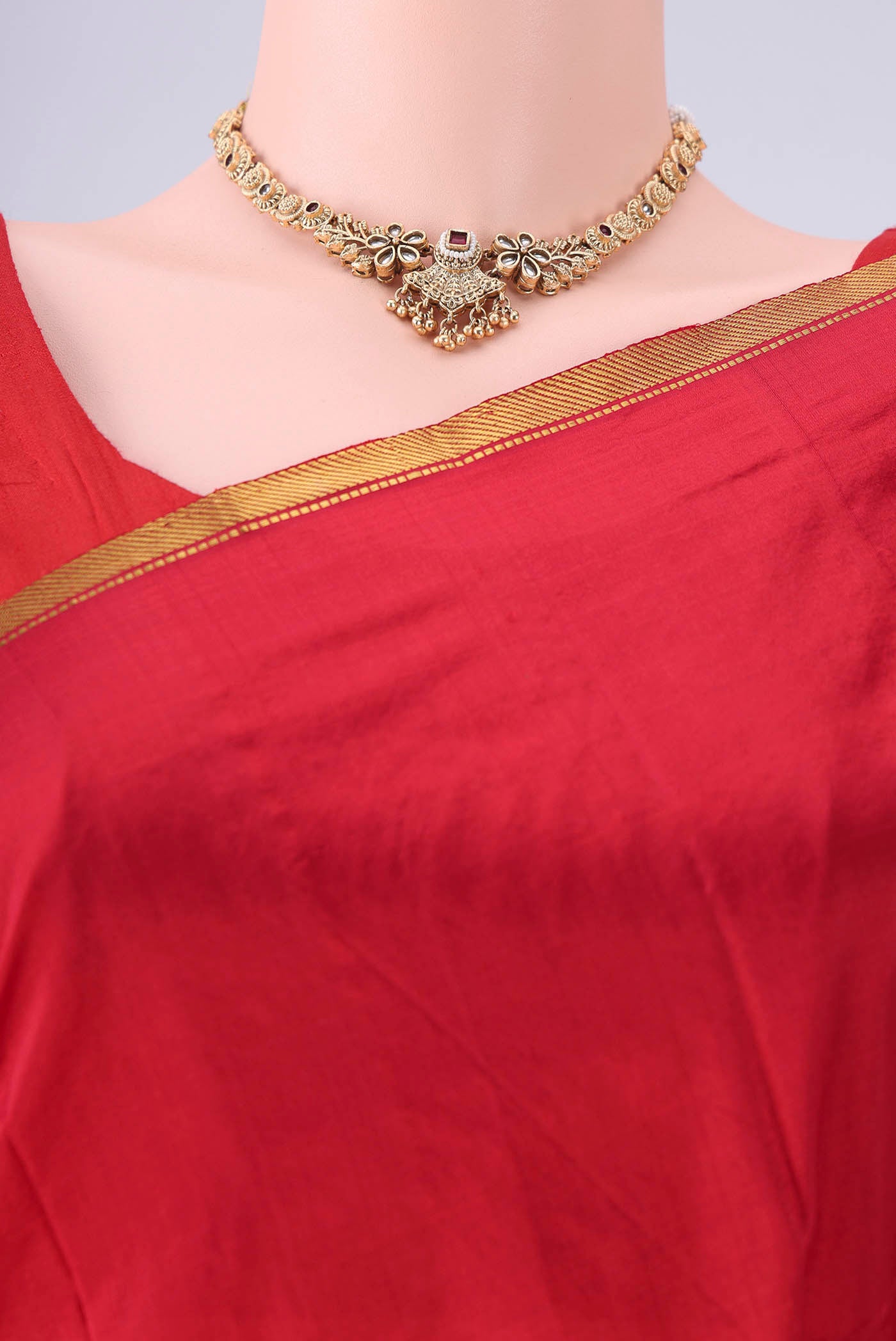 Border image of Red Kanchipuram Silk Saree with Plain Body and Thread Border. 