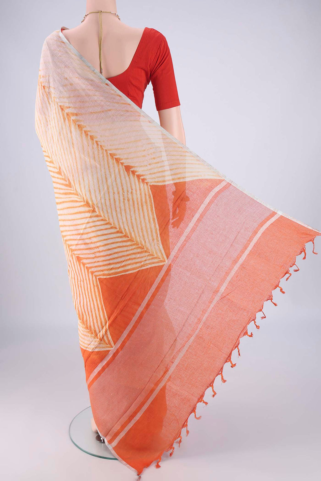 Flat view of Multi Color Linen Saree with Half And Half on the body and Thin Zari Line. 