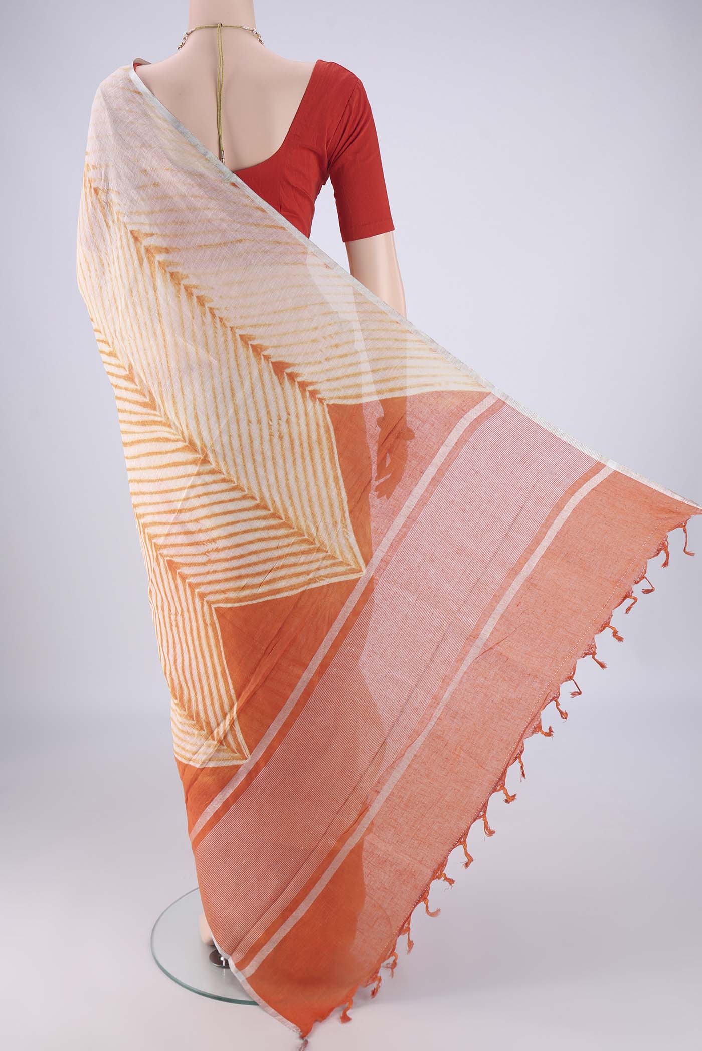 Flat view of Multi Color Linen Saree with Half And Half on the body and Thin Zari Line. 