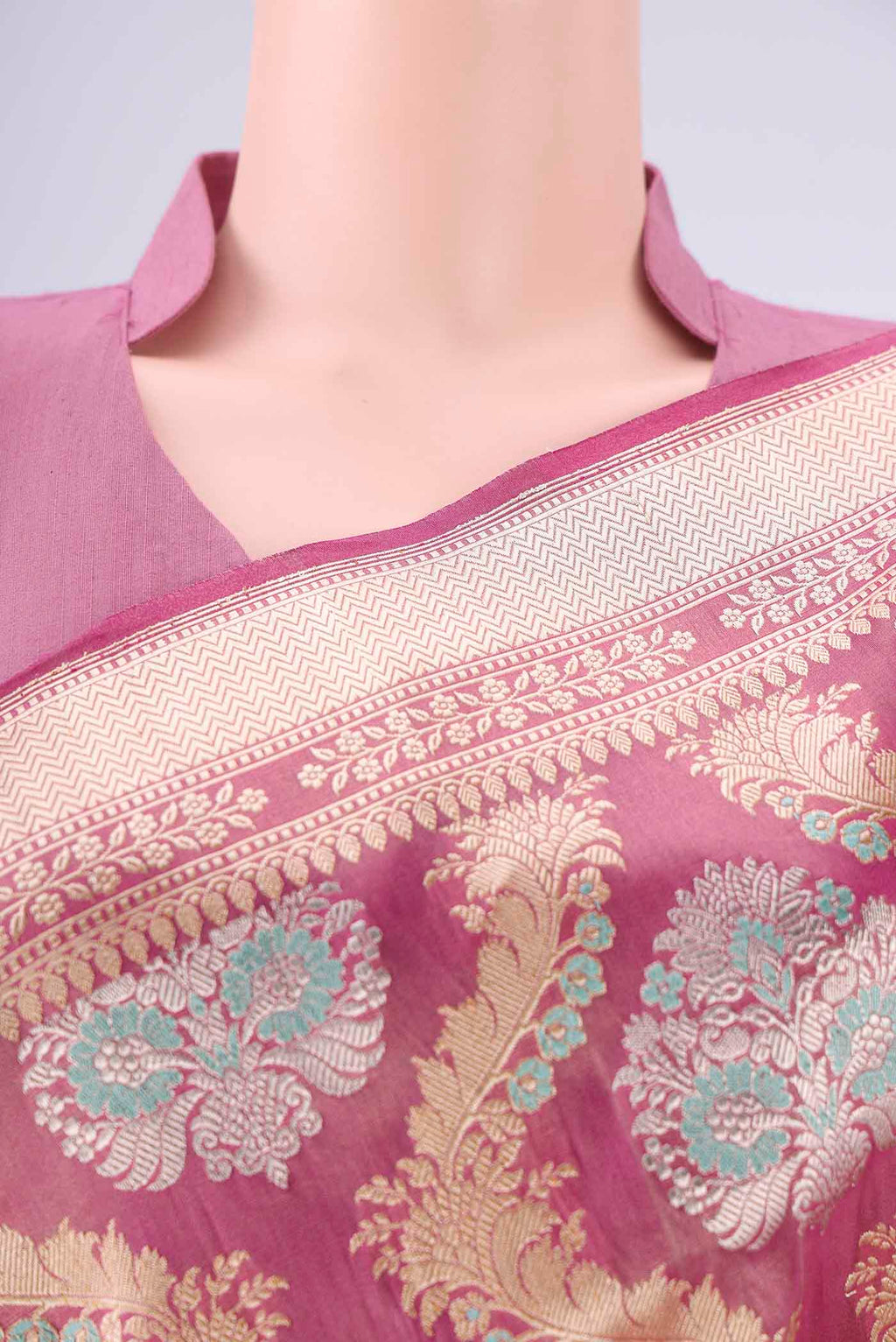Border image of Rani Pink Banarasi Silk Saree with Zari Brocade on the body and Zari Border. 