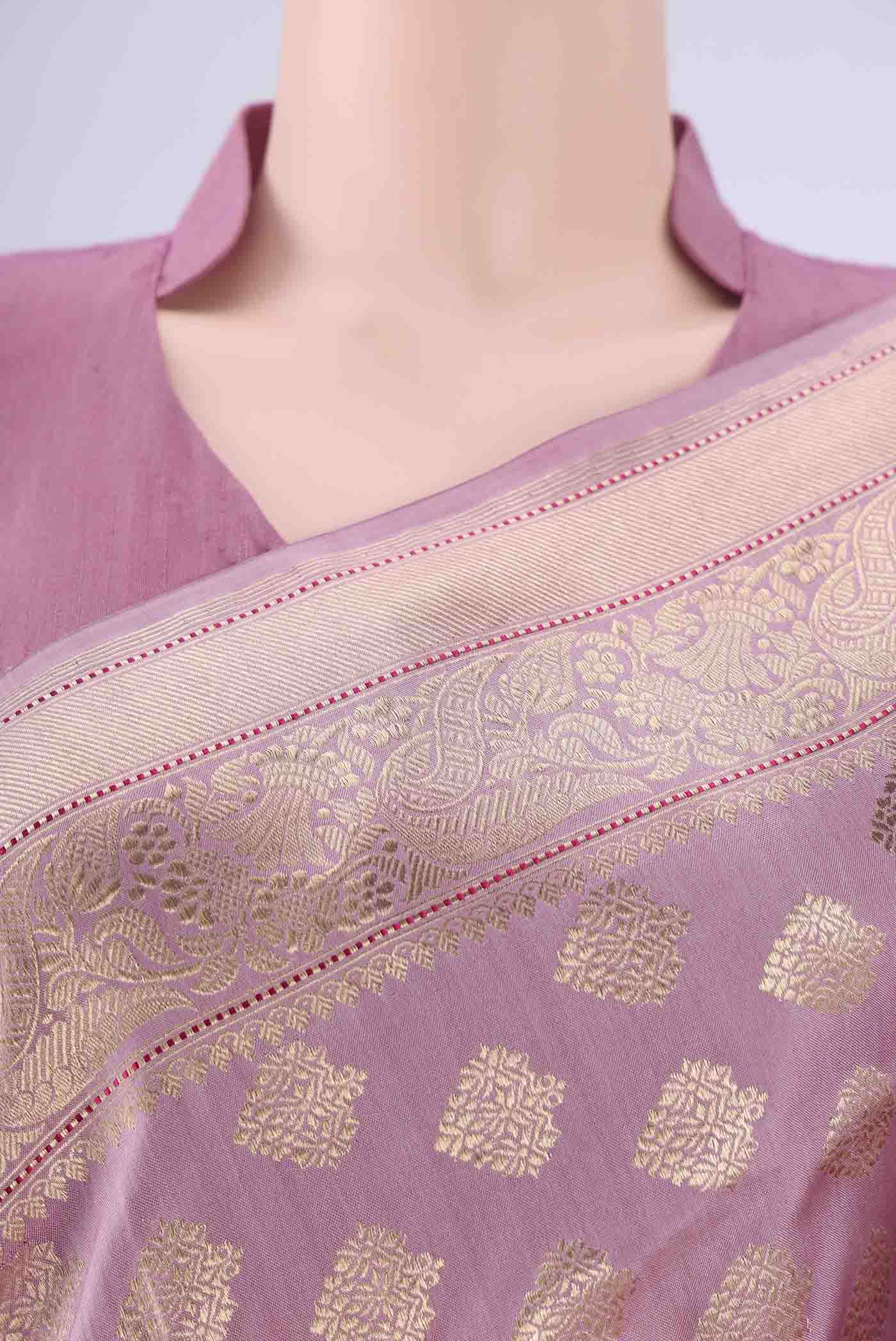 Border image of Rose pink Banarasi Silk Saree with Zari Butta on the body and Zari Border. 