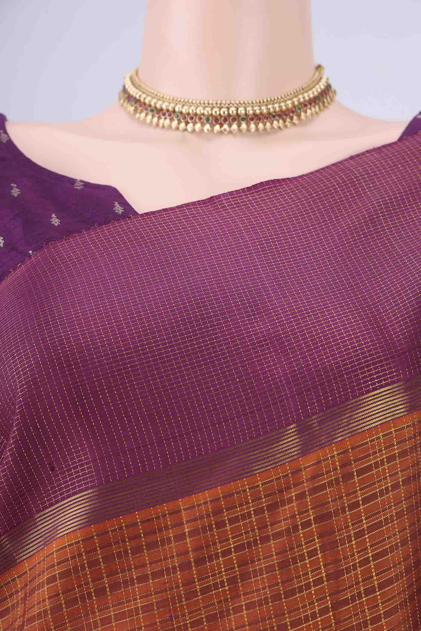Border image of Bottle Green Kanjivaram Silk Saree with Zari Brocade on the body and Checks Border. 