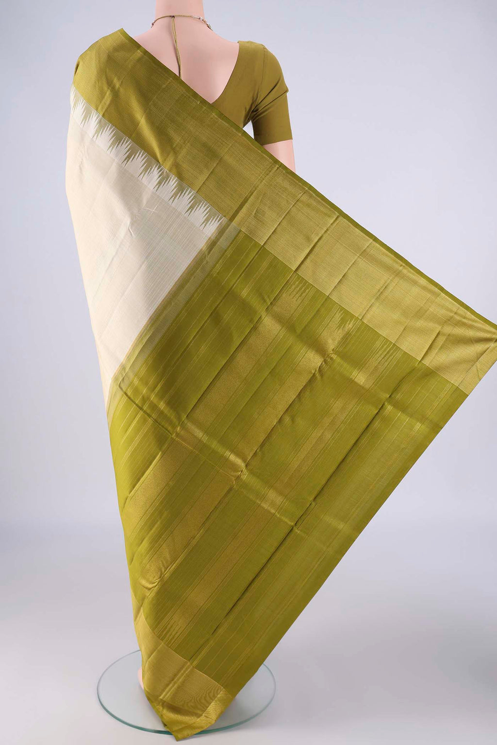 Flat view of Off White Kanjivaram Silk Saree with Plain Body and Temple Border. 