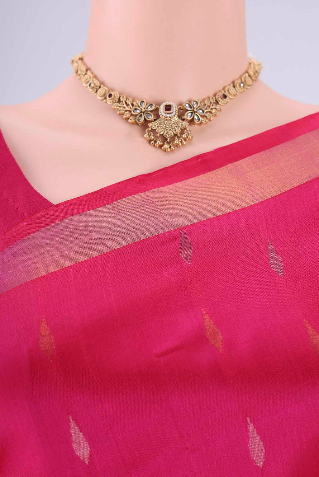 Border image of Rani Pink Uppada Silk Saree with Zari Butta on the body and Zari Border. 