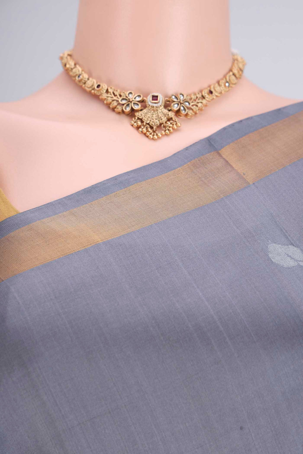 Border image of Grey Uppada Silk Saree with Zari Butta on the body and Zari Border. 