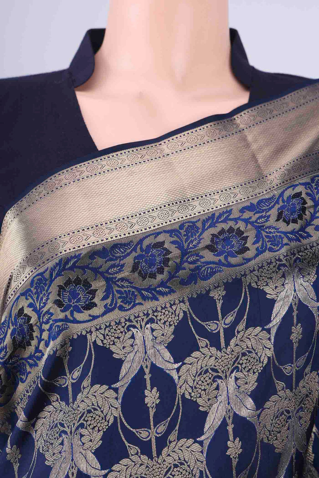 Border image of Navy Blue Soft Silk Saree with Zari Brocade on the body and Zari Border. 
