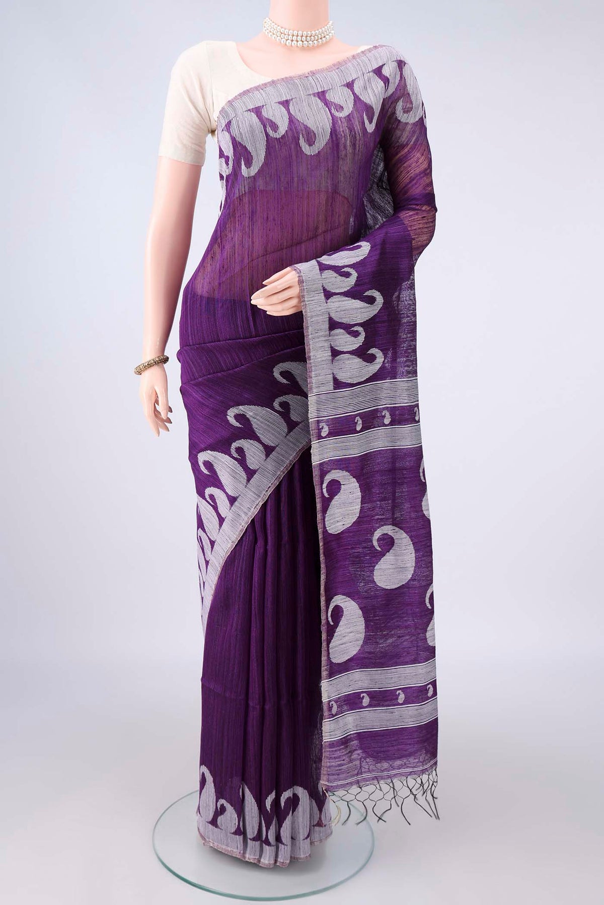 Pure Silk Purple Jute Saree with Jamdani on the body and Fancy Border.  displayed on a mannequin