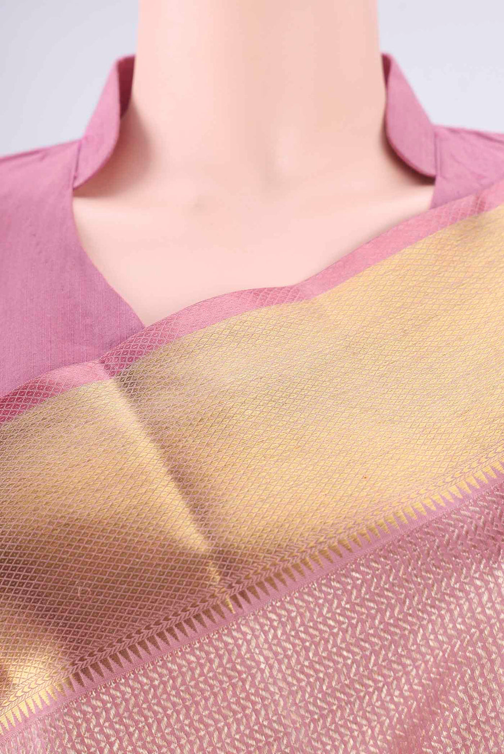 Border image of Rose Gold Kanchipuram Silk Saree with Zari Brocade on the body and Zari Border. 