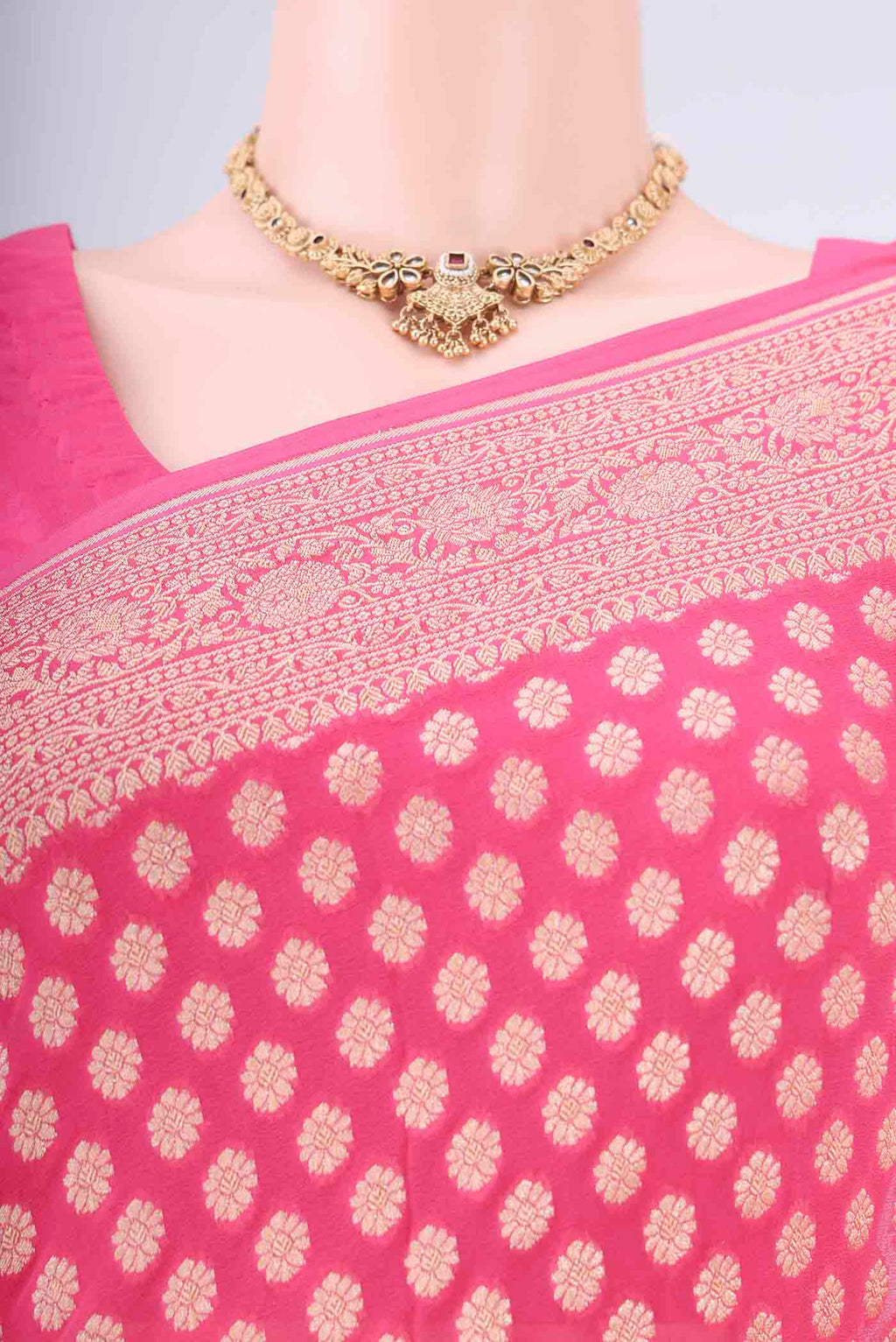 Border image of Pink Banarasi Georgette Saree with Zari Butta on the body and Zari Border. 