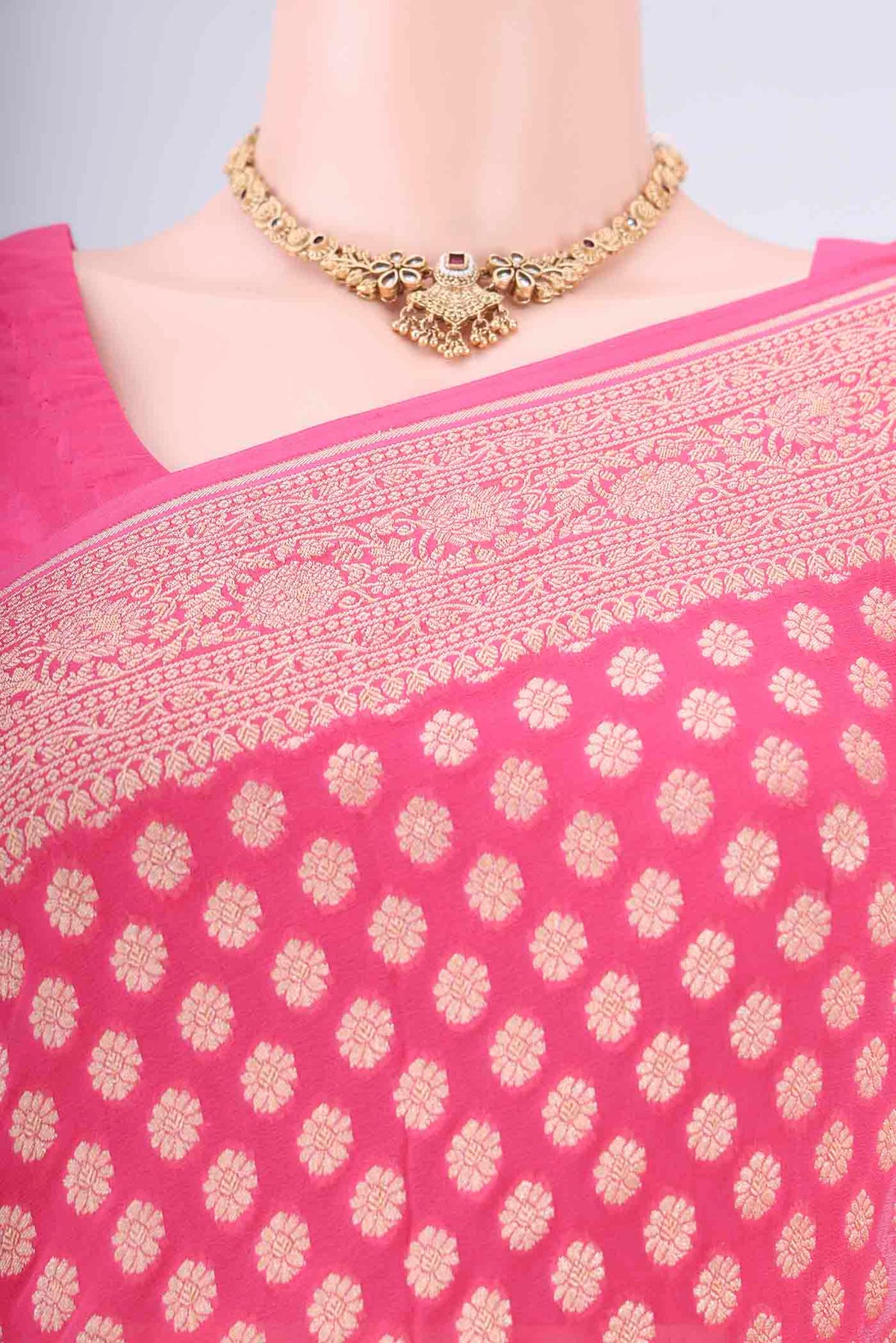 Border image of Pink Banarasi Georgette Saree with Zari Butta on the body and Zari Border. 