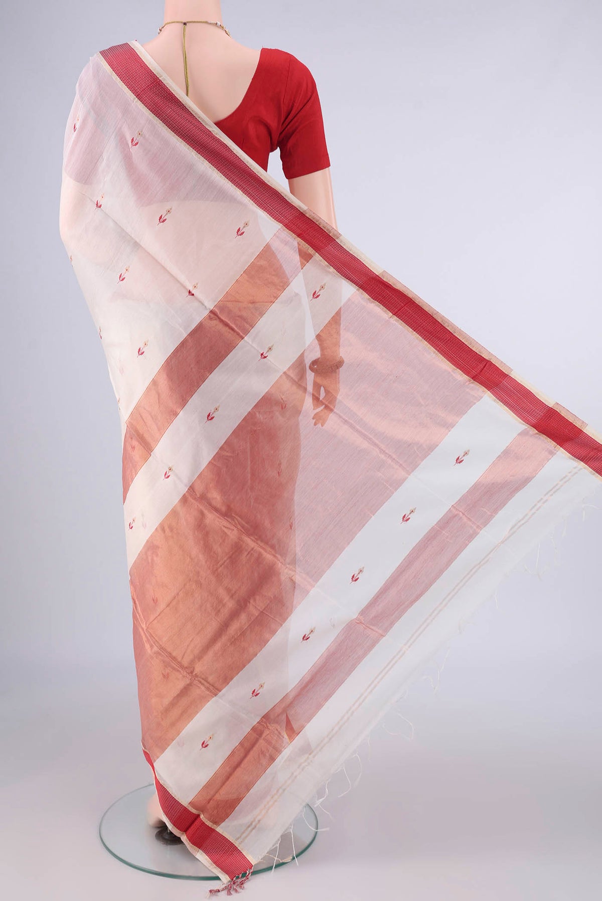 Flat view of Off White Maheshwari Cotton Saree with Zari And Thread Butta on the body and Zari Border. 