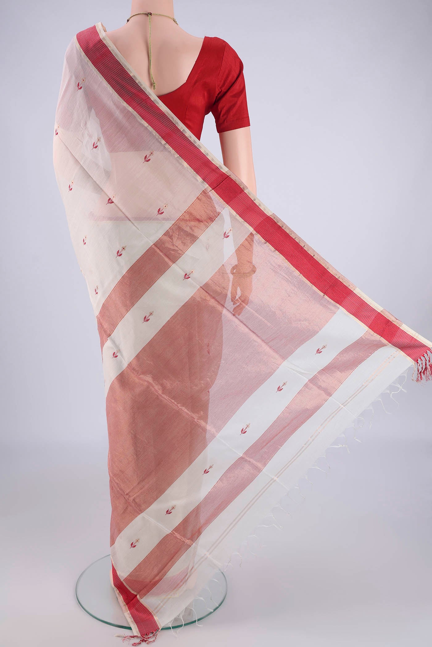 Flat view of White Maheshwari Silk Cotton Saree with Zari And Thread Butta on the body and Thread Border. 