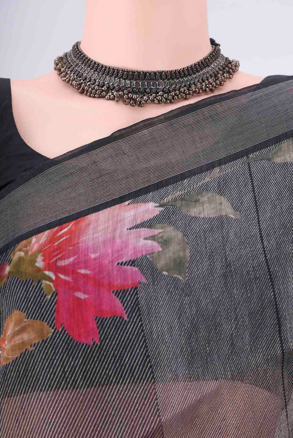 Border image of Black Linen Saree with Printed design on the body and Zari Border. 