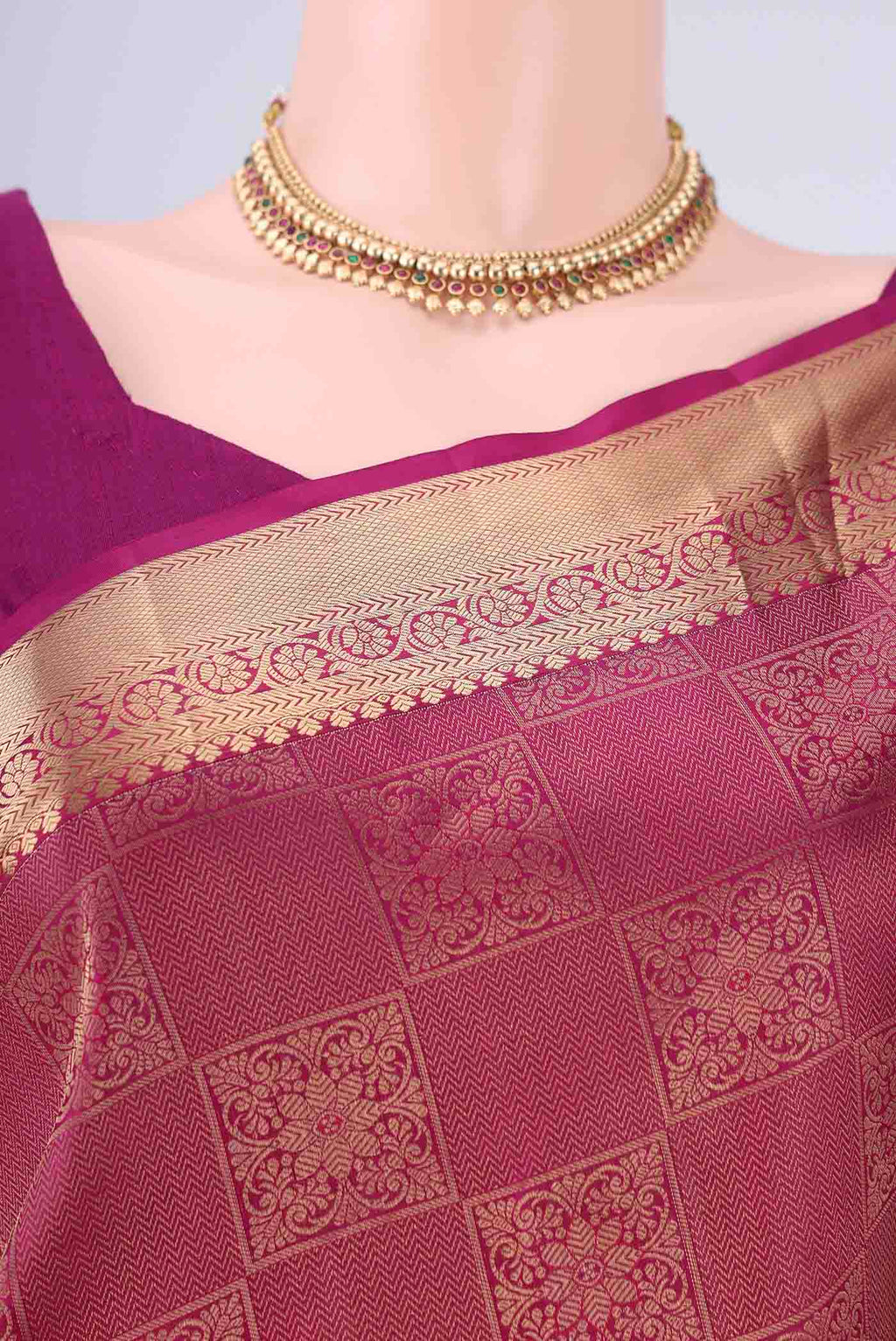 Border image of Bottle Green Soft Silk Saree with Zari Brocade on the body and Zari Border. 