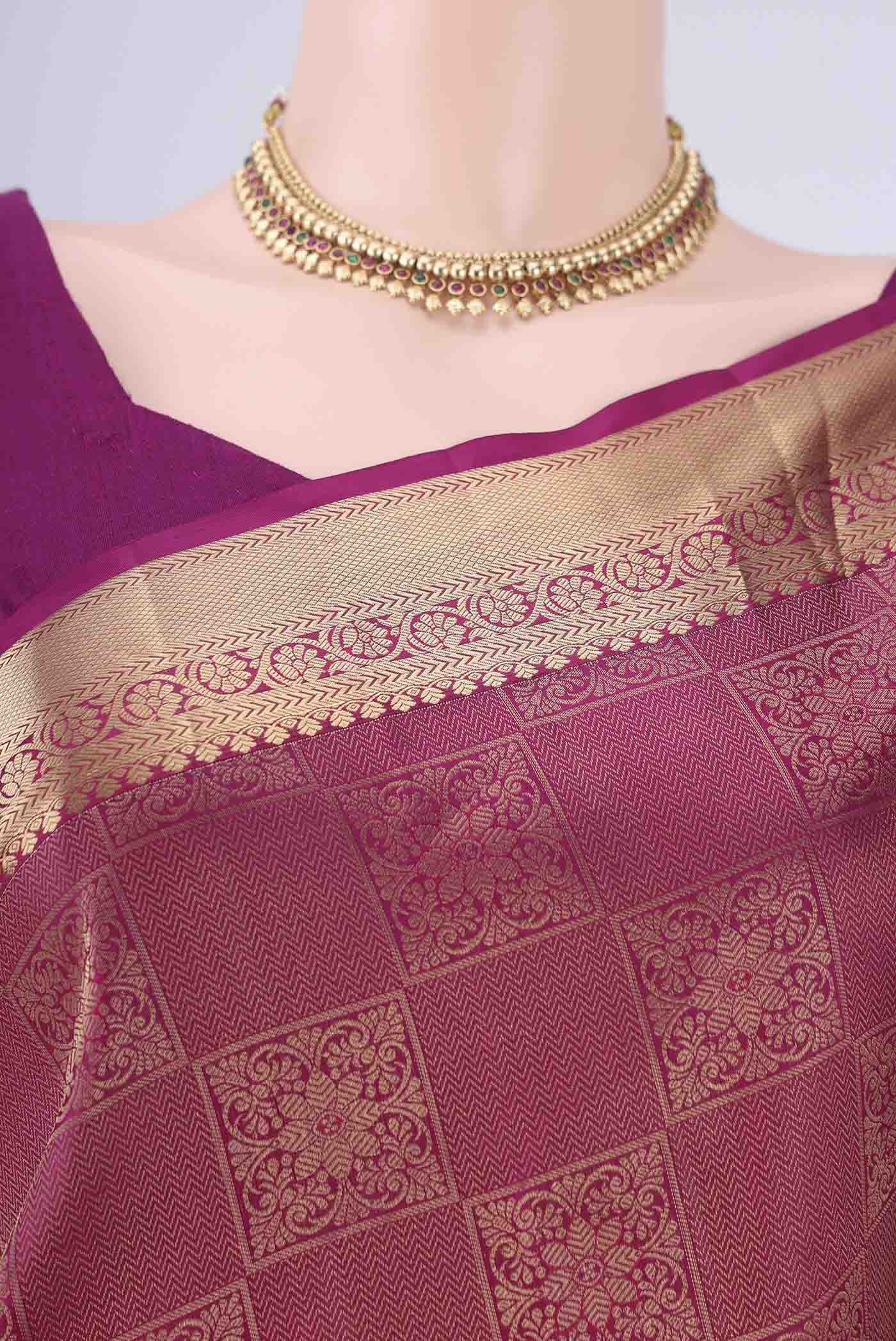Border image of Bottle Green Soft Silk Saree with Zari Brocade on the body and Zari Border. 