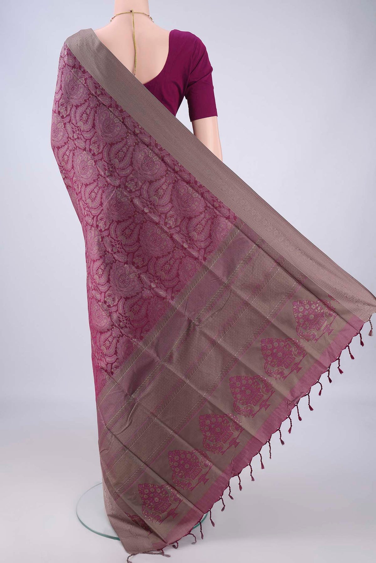 Flat view of Magenta Soft Silk Saree with Jacquard design on the body and Thread Border. 