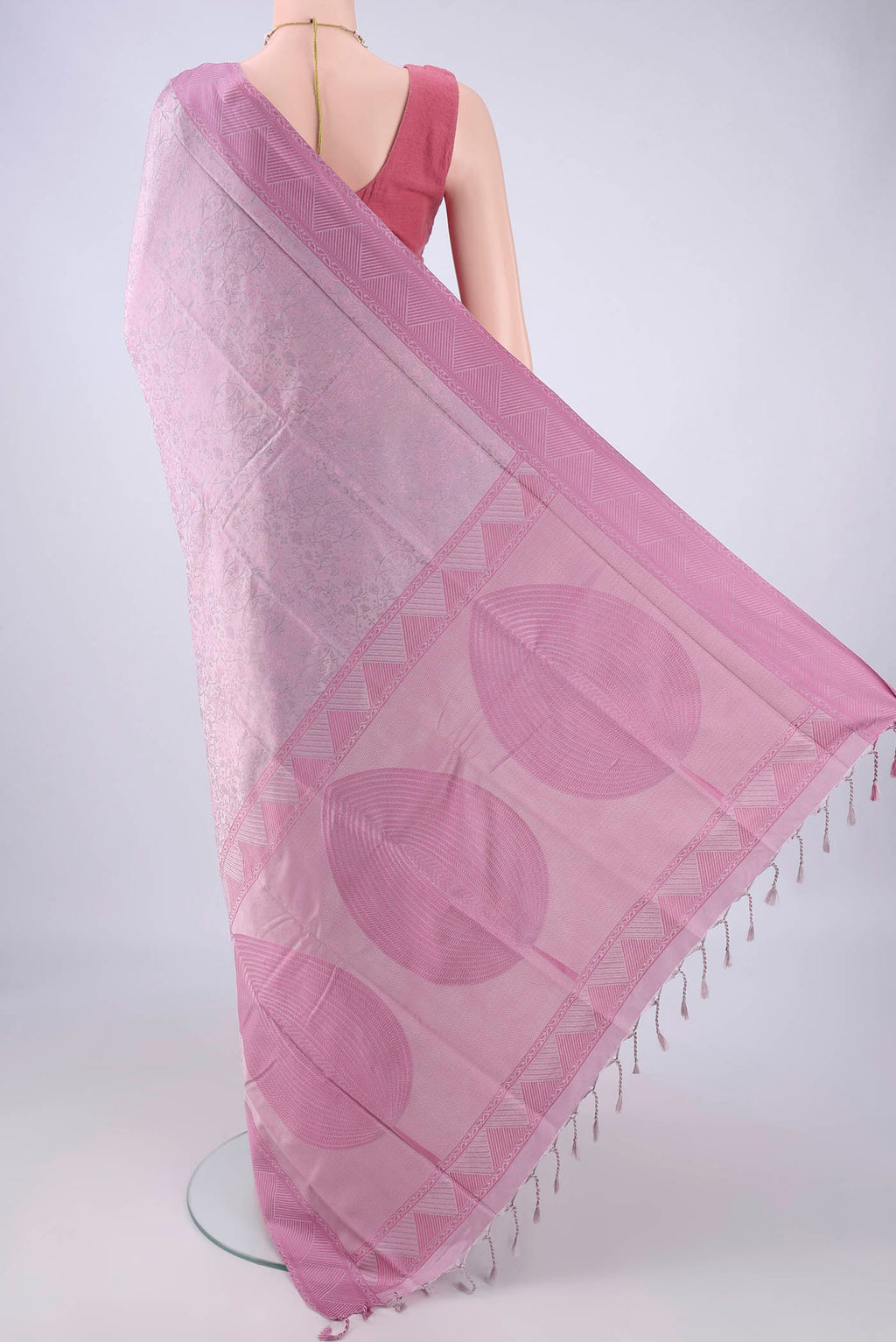 Flat view of Lavender Soft Silk Saree with Jacquard design on the body and Thread Border. 