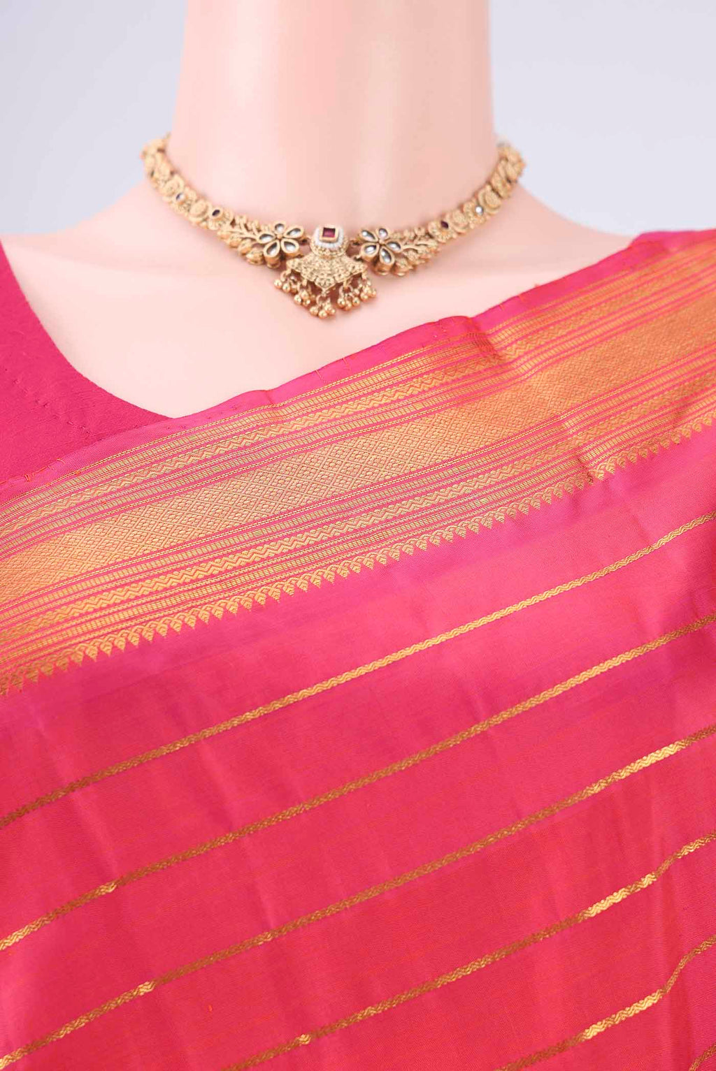 Border image of Dark Pink Kanchipuram Silk Saree with Stripes on the body and Thin Zari Line. 