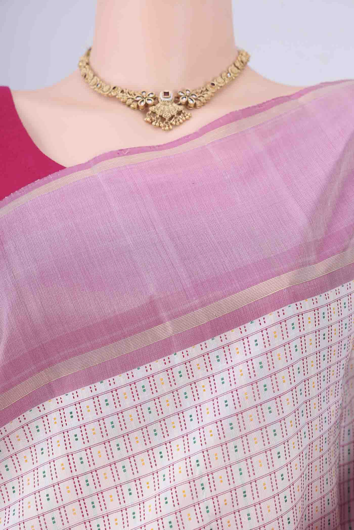 Border image of Off White Kanchipuram Silk Saree with Checked design on the body and Zari Border. 