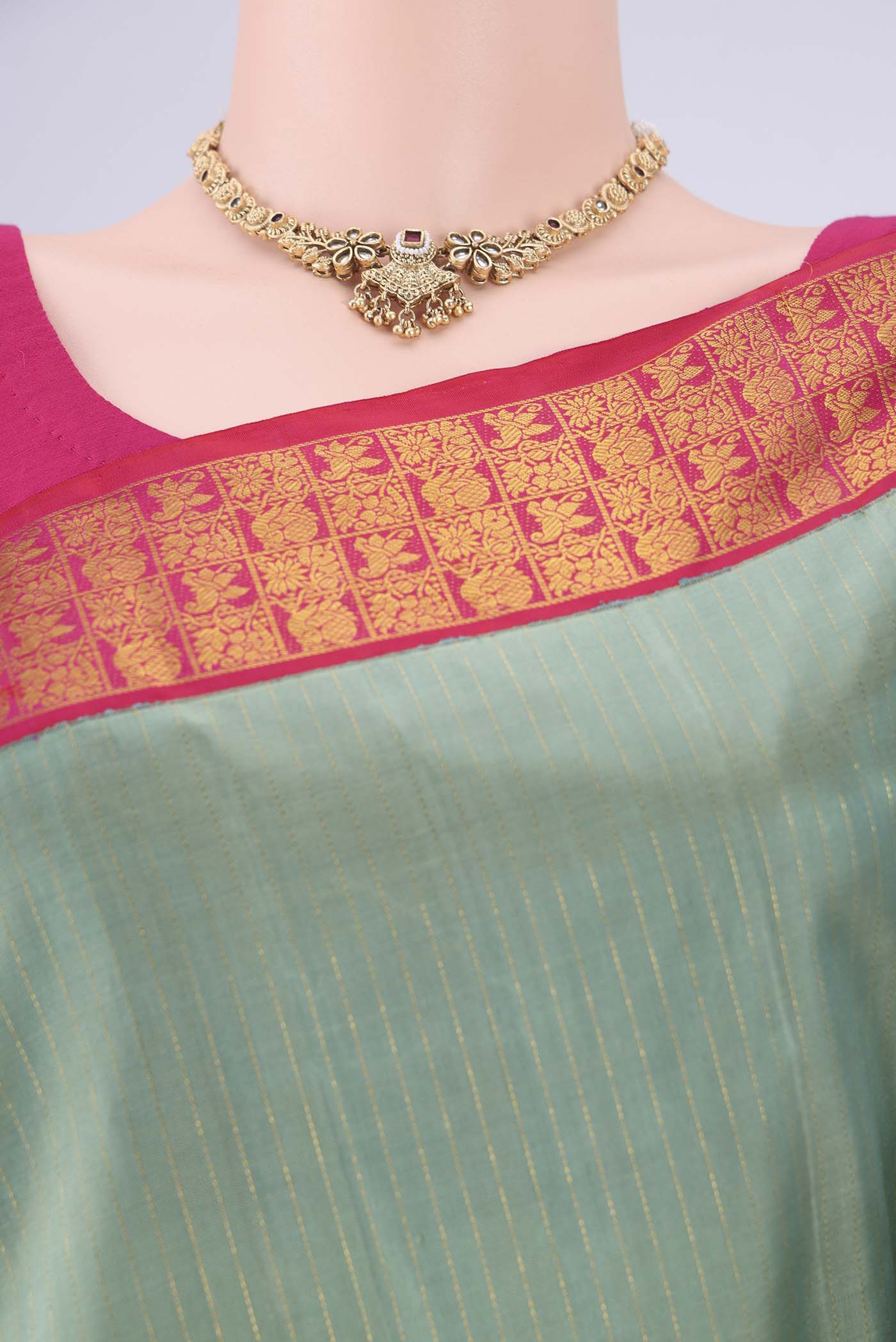 Border image of Pista Green Kanjivaram Silk Saree with Checked design on the body and Zari Border. 