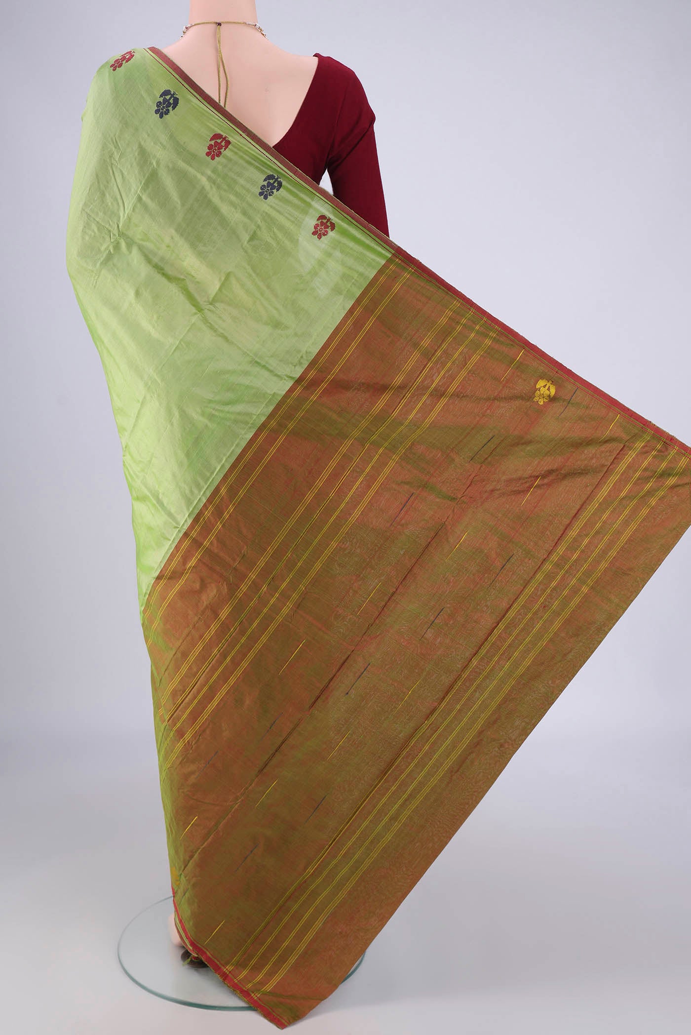 Flat view of Green Kanchipuram Silk Saree with Plain Body and Thread Border. 