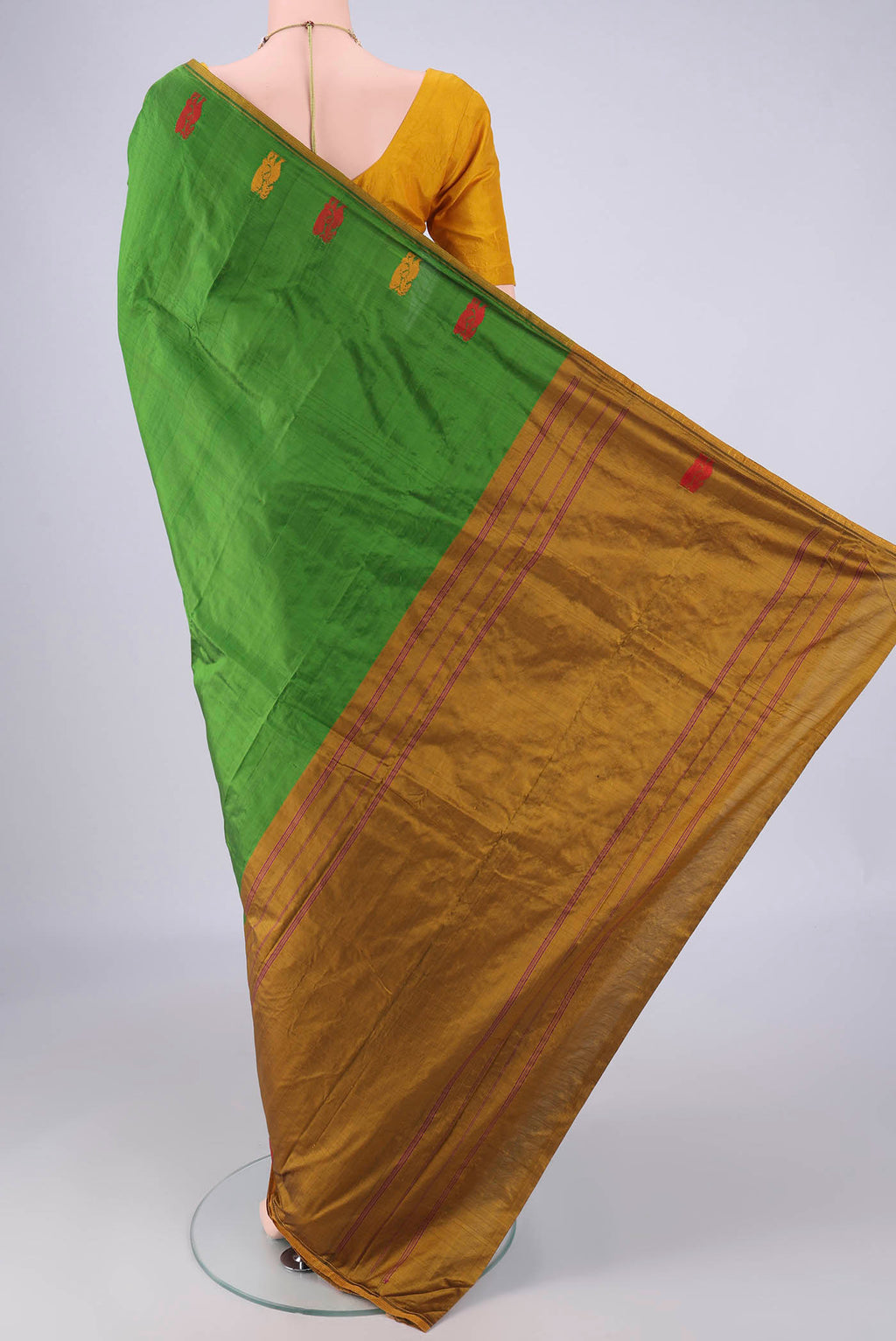 Flat view of Green Kanchipuram Silk Saree with Plain Body and Thread Border. 