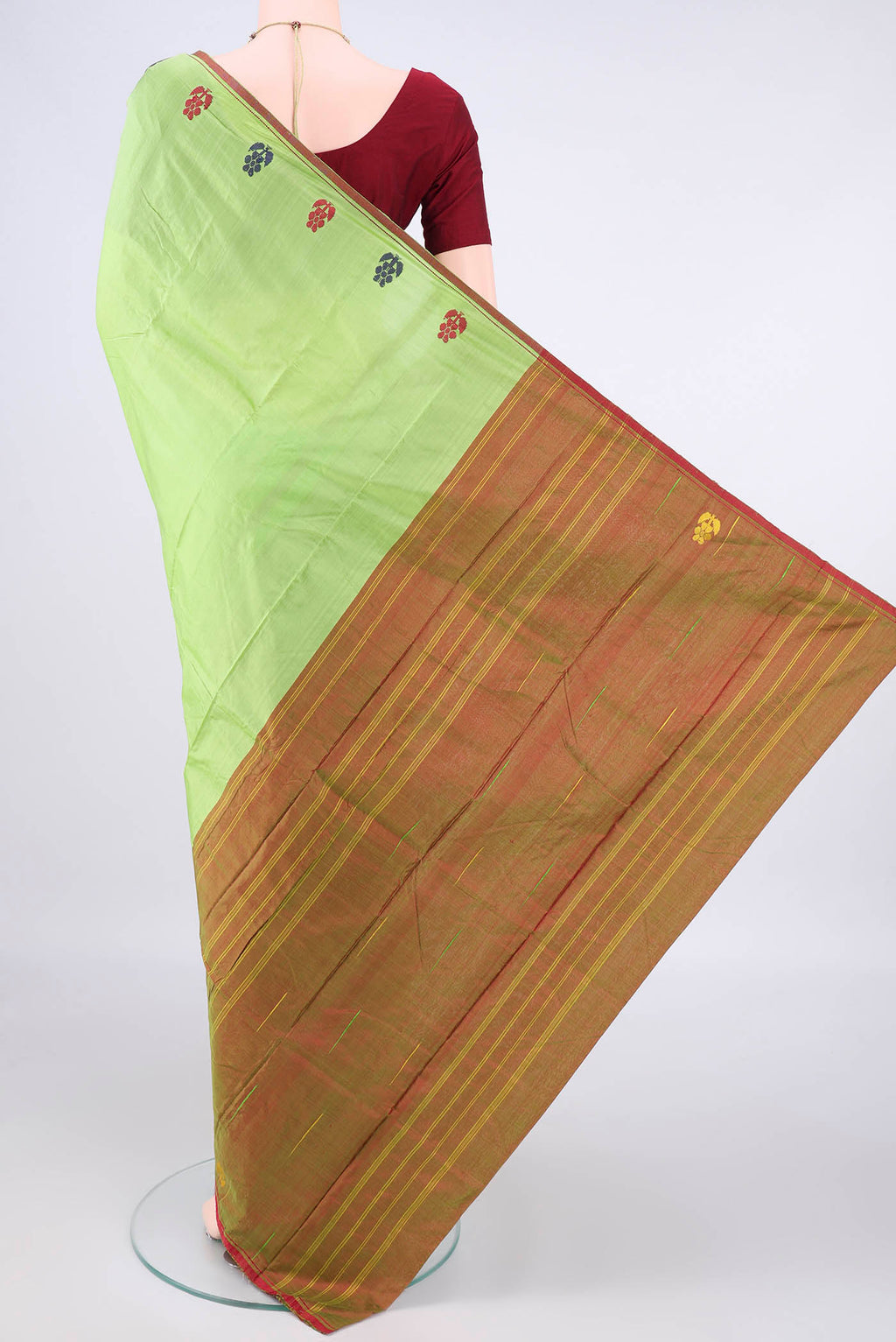 Flat view of Pure Silk Light Green Kanchipuram Saree with Plain Body and Thread Border. 