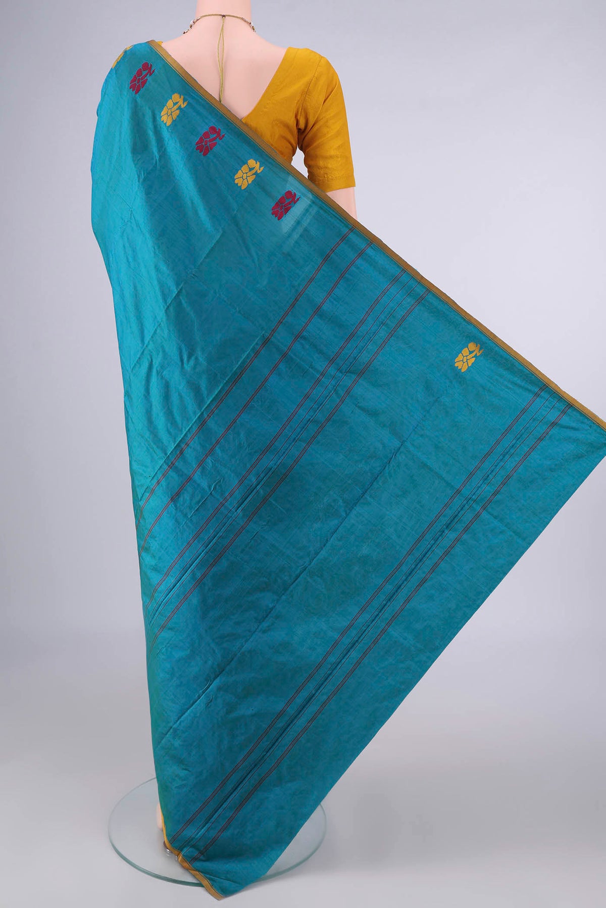 Flat view of Pure Silk Sea Green Kanchipuram Saree with Plain Body and Thread Border. 