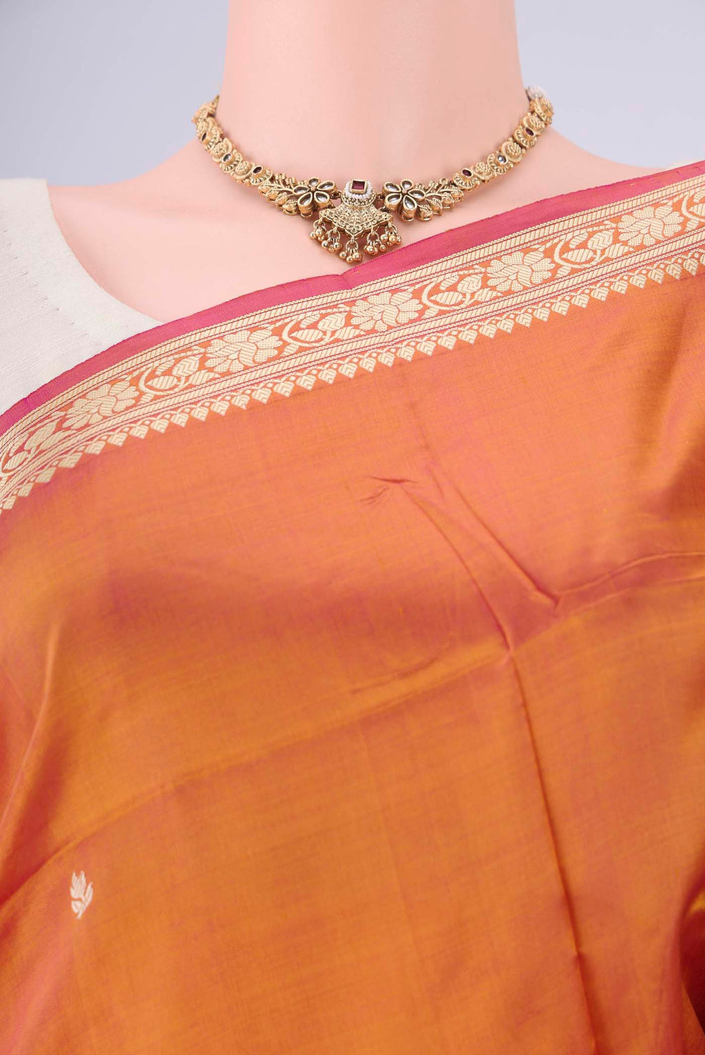 Border image of Rust Banarasi Silk Saree with Thread Butta on the body and Thread Border. 