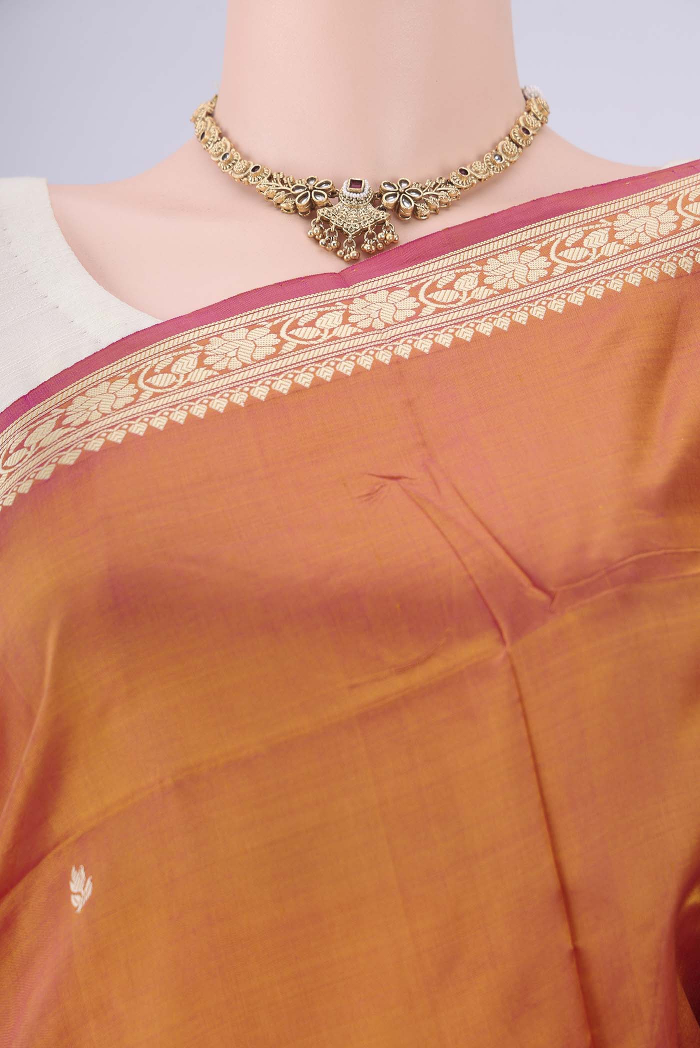 Border image of Rust Banarasi Silk Saree with Thread Butta on the body and Thread Border. 