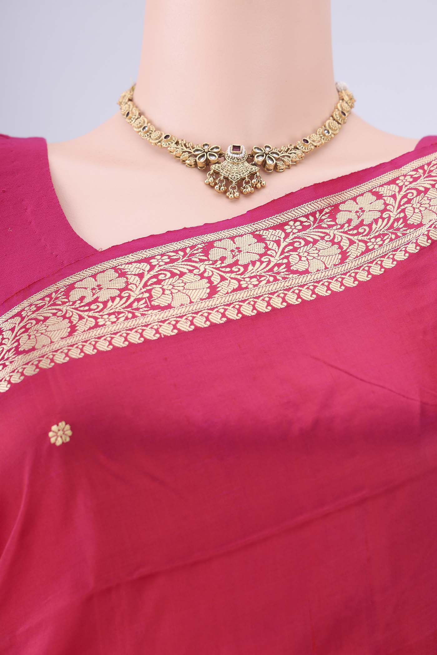 Border image of Dark Pink Banarasi Silk Saree with Thread Butta on the body and Thread Border. 