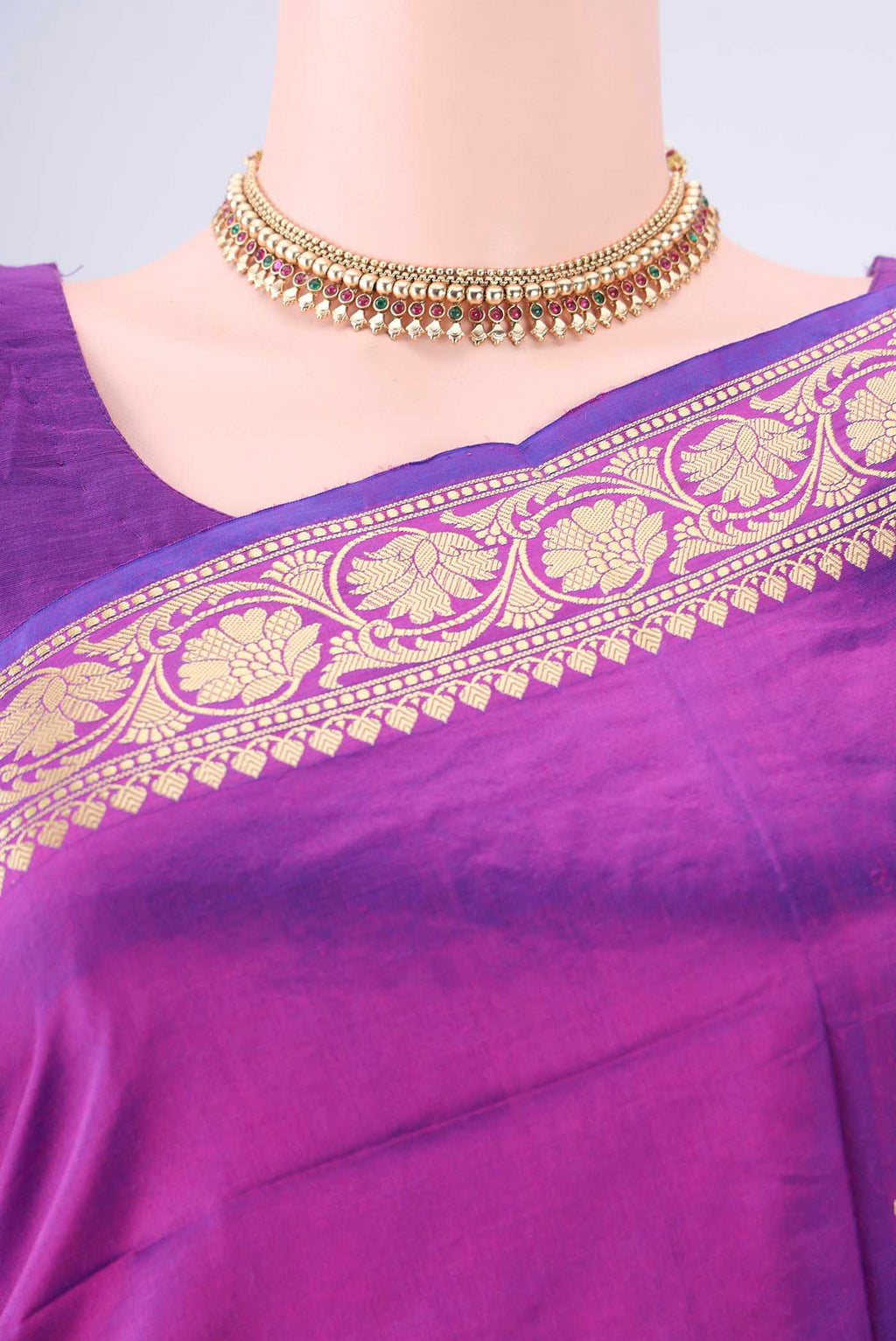 Border image of Magenta Banarasi Katan Silk Saree with Thread Butta on the body and Thread Border. 