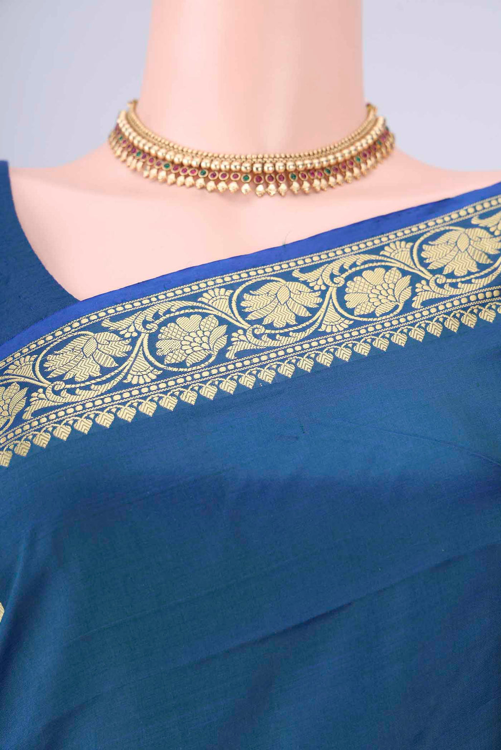 Border image of Peacock Blue Dual Tone Banarasi Katan Silk Saree with Thread Butta on the body and Thread Border. 