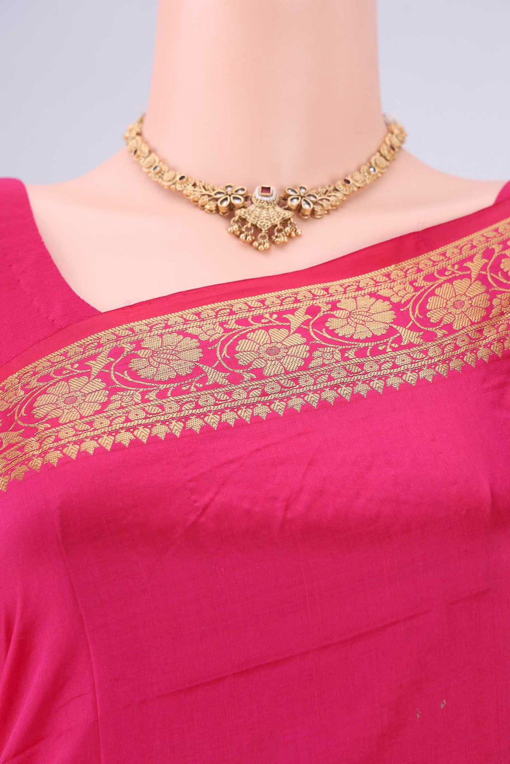 Border image of Rani Pink Banarasi Silk Saree with Thread Butta on the body and Thread Border. 