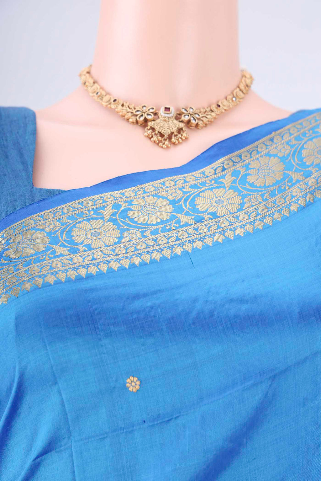 Border image of Blue Dual Tone Banarasi Katan Silk Saree with Zari Butta on the body and Zari Border. 