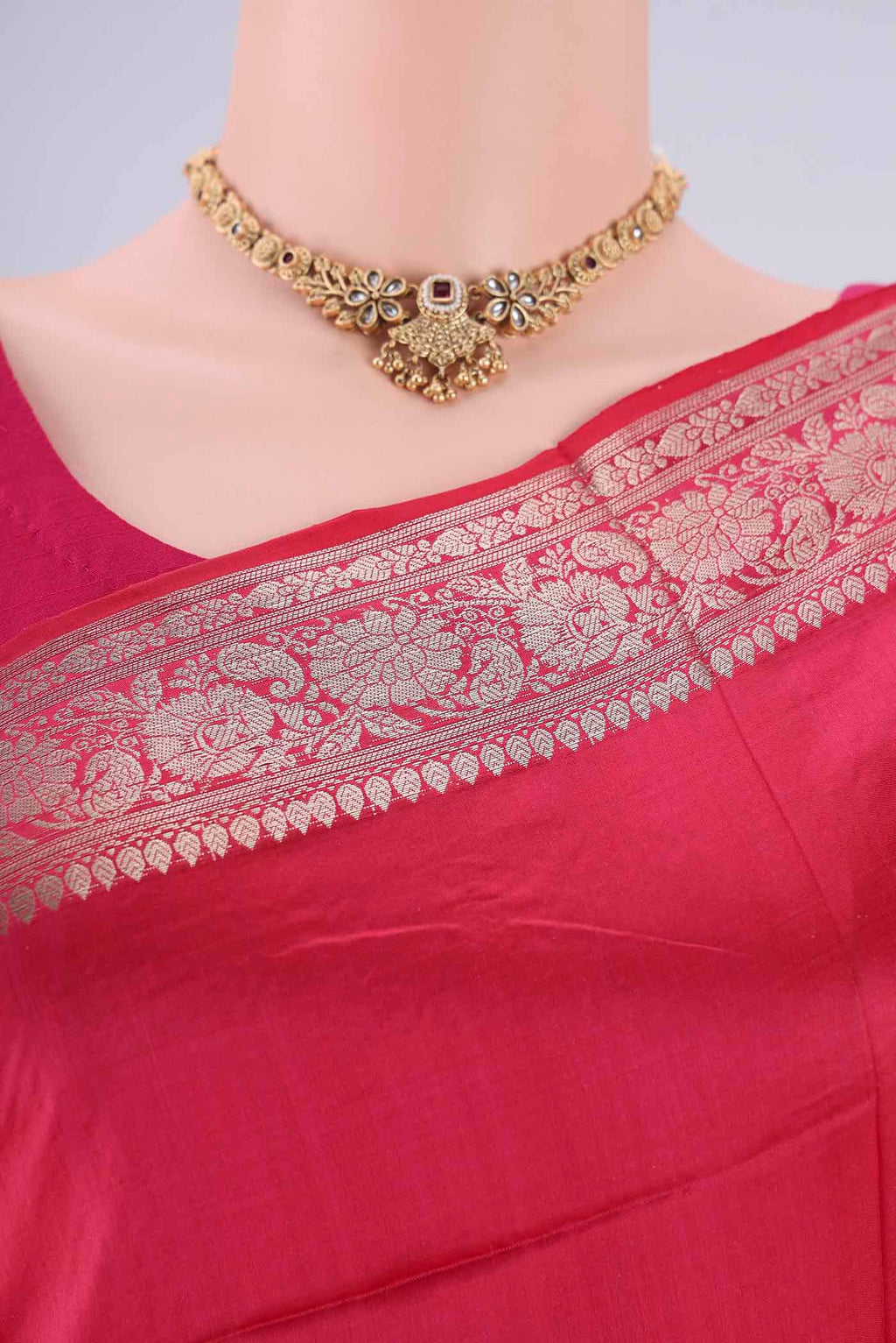 Border image of Dark Pink Banarasi Katan Silk Saree with Zari Butta on the body and Zari Border. 