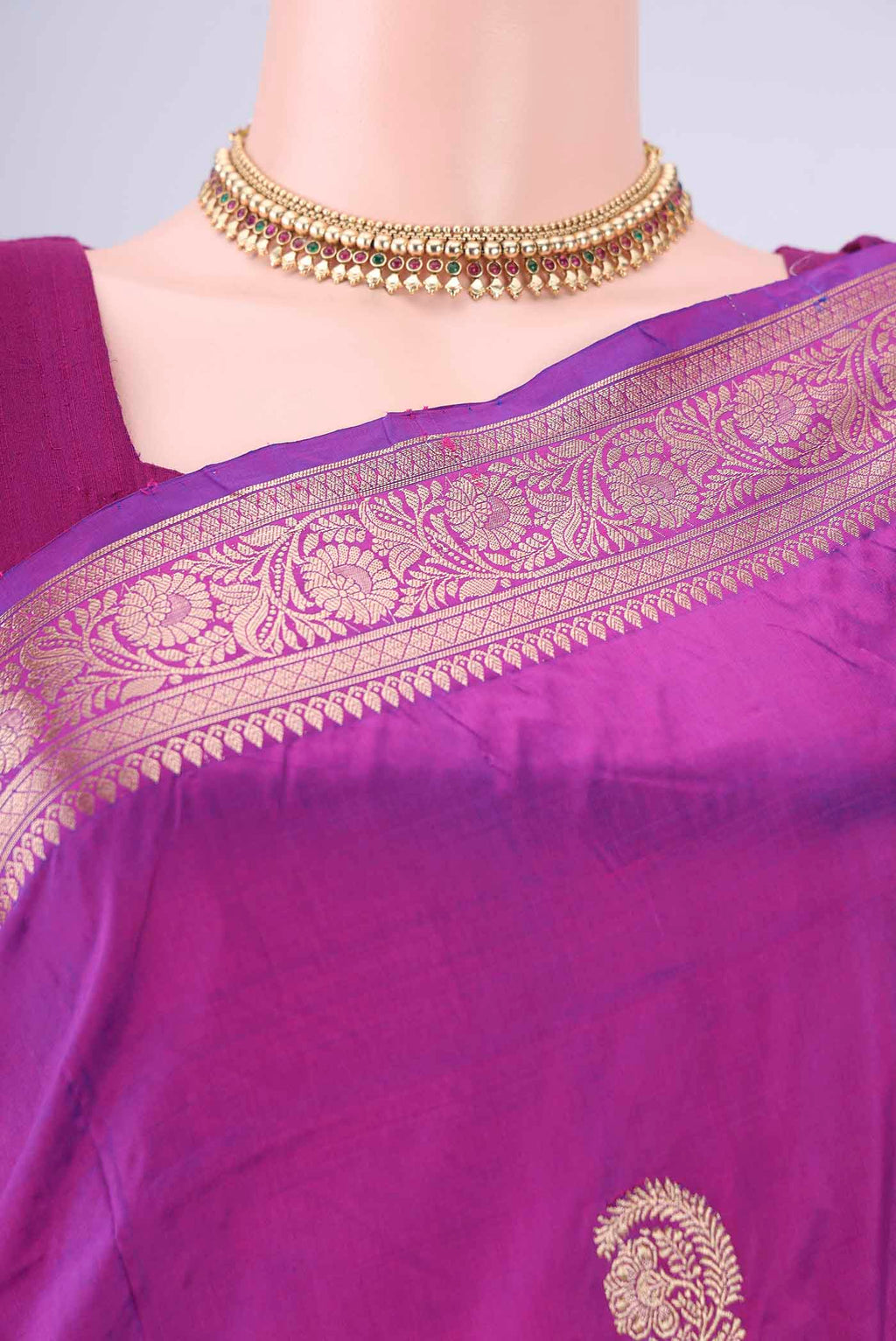 Border image of Magenta Dual Tone Banarasi Katan Silk Saree with Zari Butta on the body and Zari Border. 