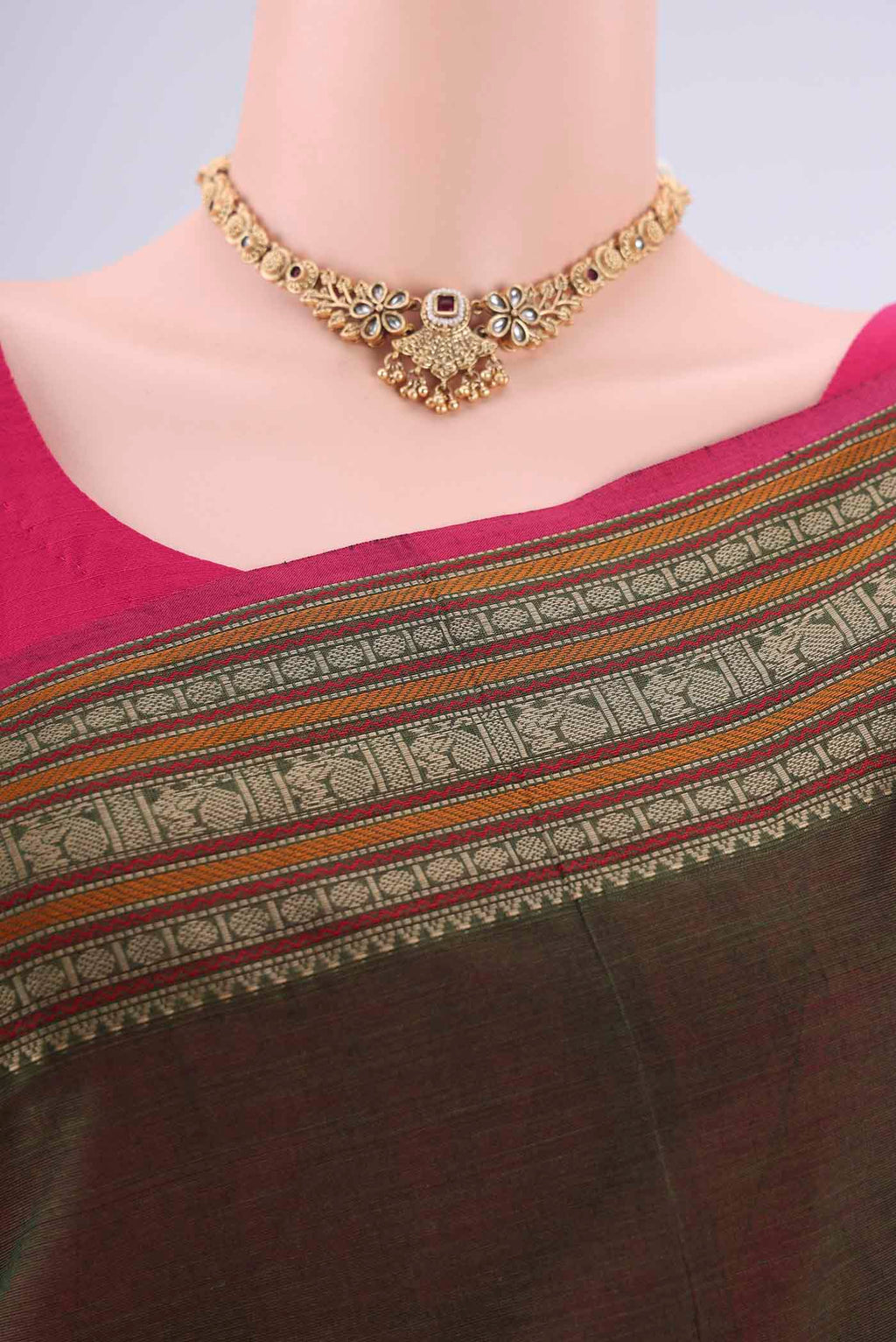 Border image of Mehandi Green Kanchi Cotton Saree with Thread Butta on the body and Thread Border. 