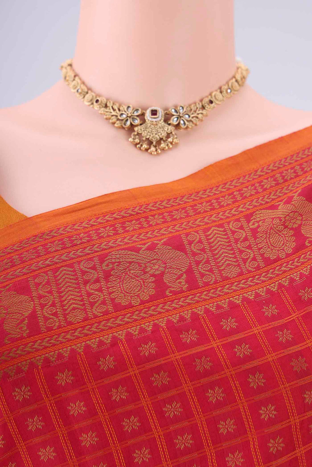 Border image of Pink Kanchi Cotton Saree with Checked design on the body and Thread Border. 