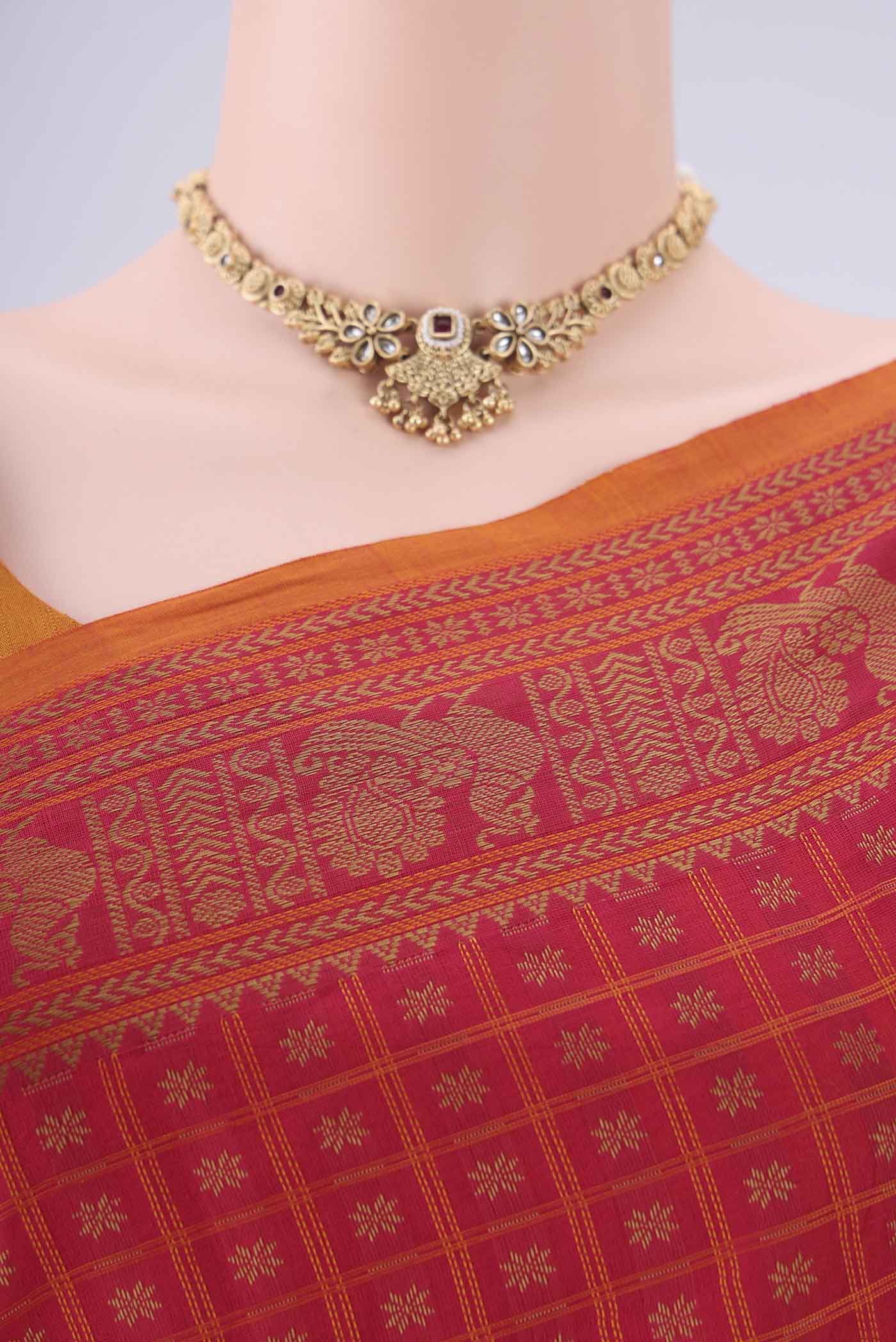 Border image of Pink Kanchi Cotton Saree with Checked design on the body and Thread Border. 