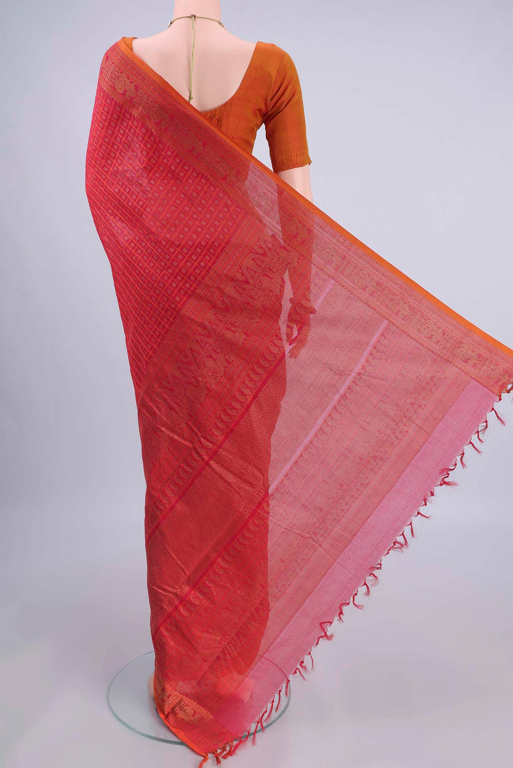 Flat view of Pink Kanchi Cotton Saree with Checked design on the body and Thread Border. 