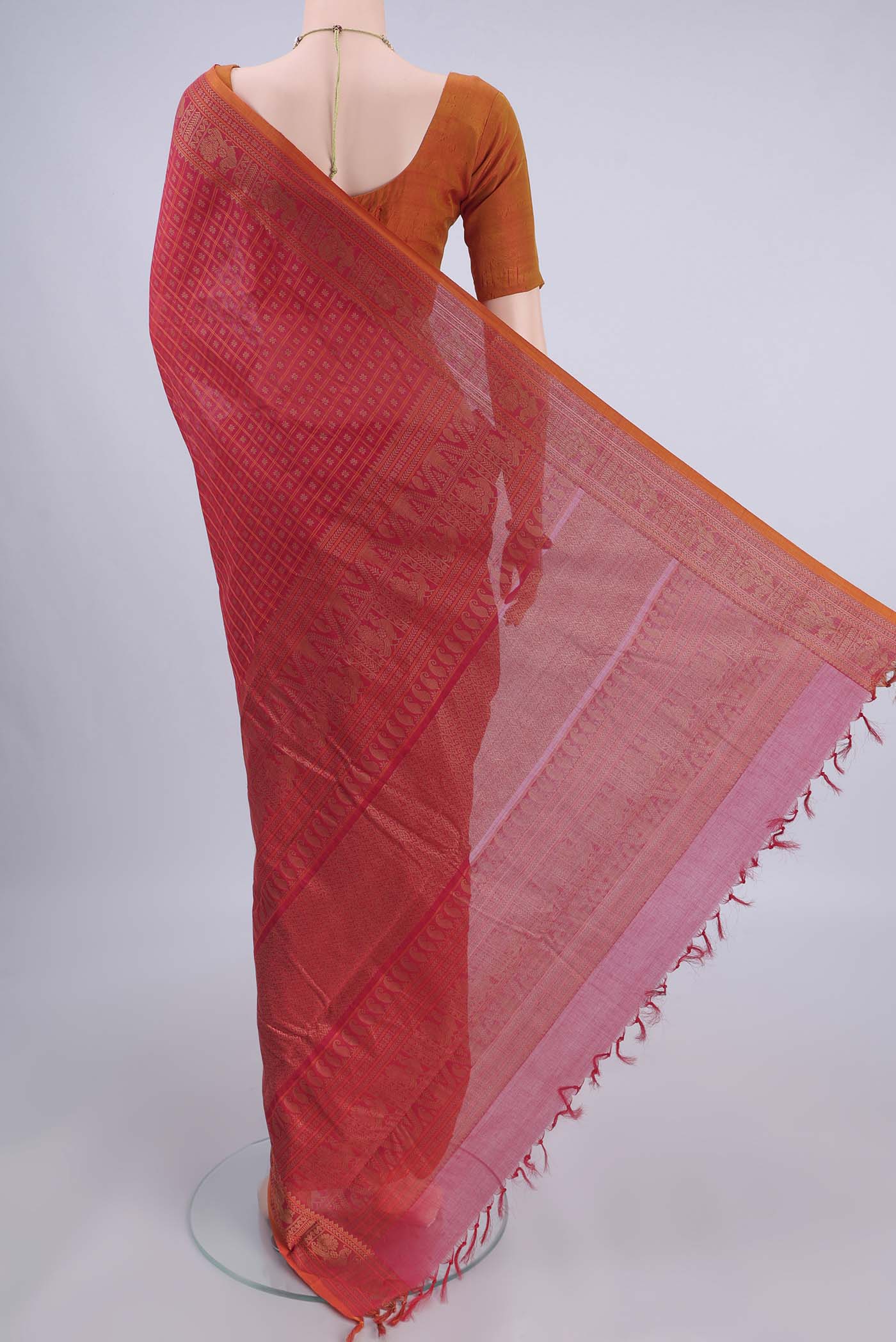 Flat view of Pink Kanchi Cotton Saree with Checked design on the body and Thread Border. 