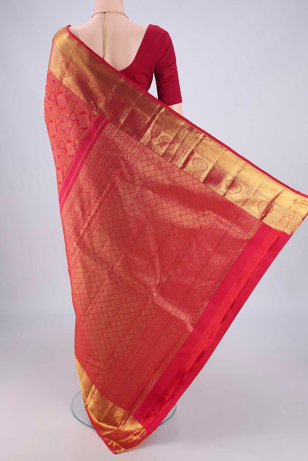 Flat view of Dark Pink Kanchipuram Silk Saree with Zari Brocade on the body and Zari Border. 